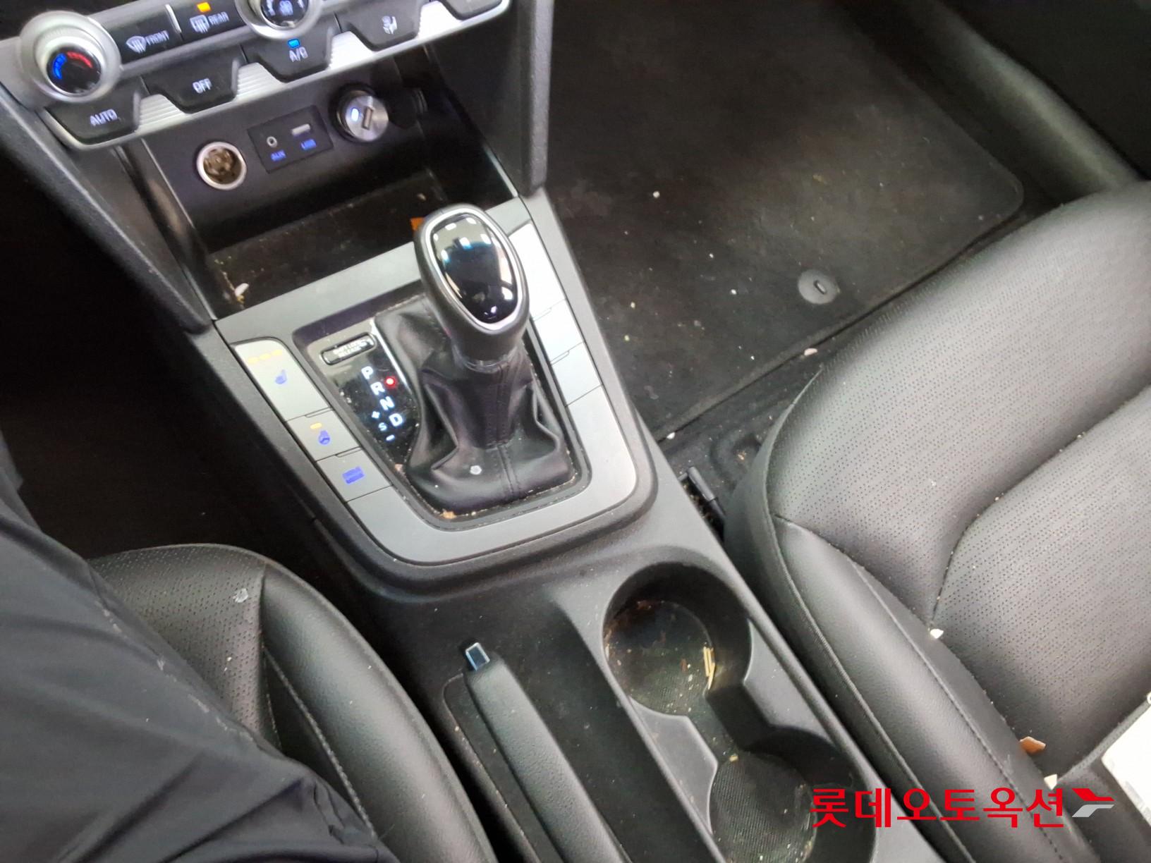 Hyundai Elantra - 34