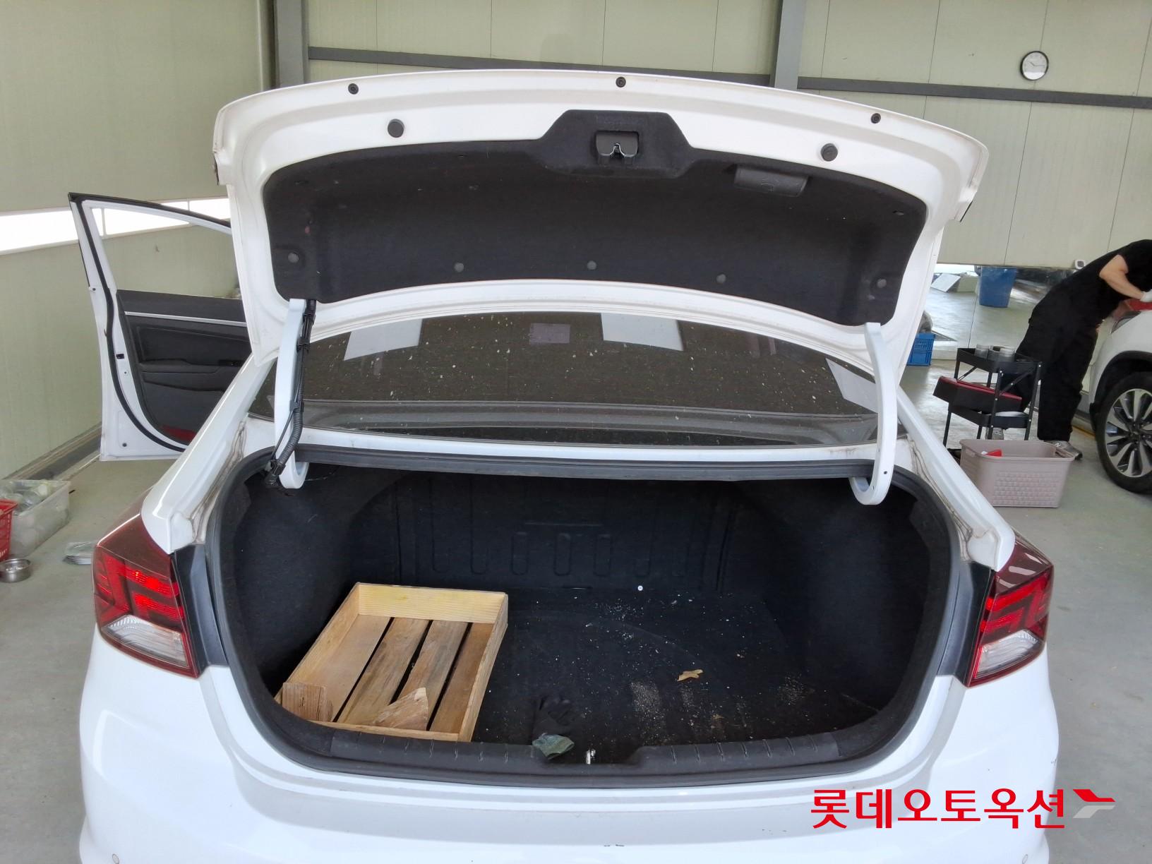 Hyundai Elantra - 9
