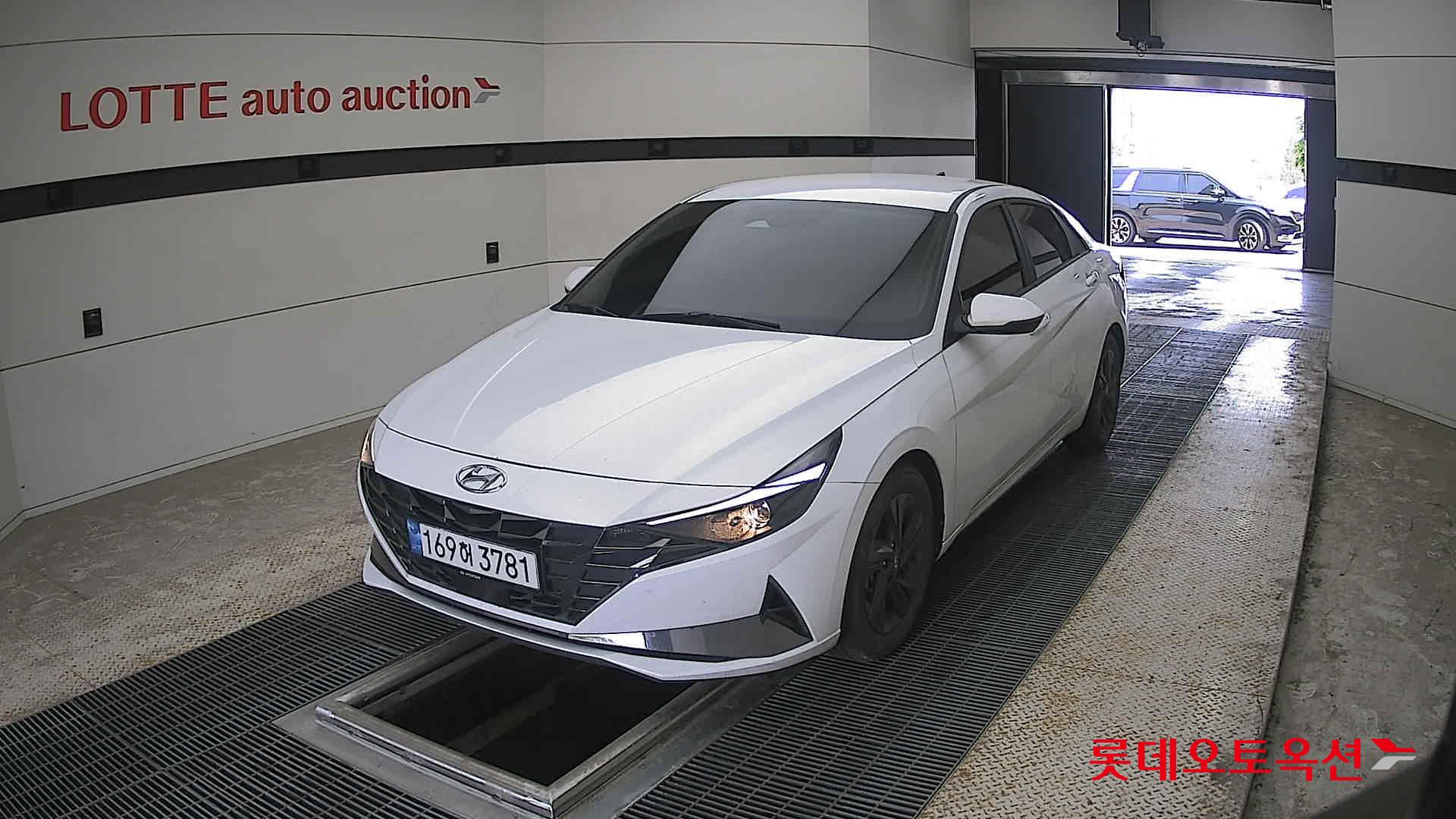 Hyundai Elantra - 10