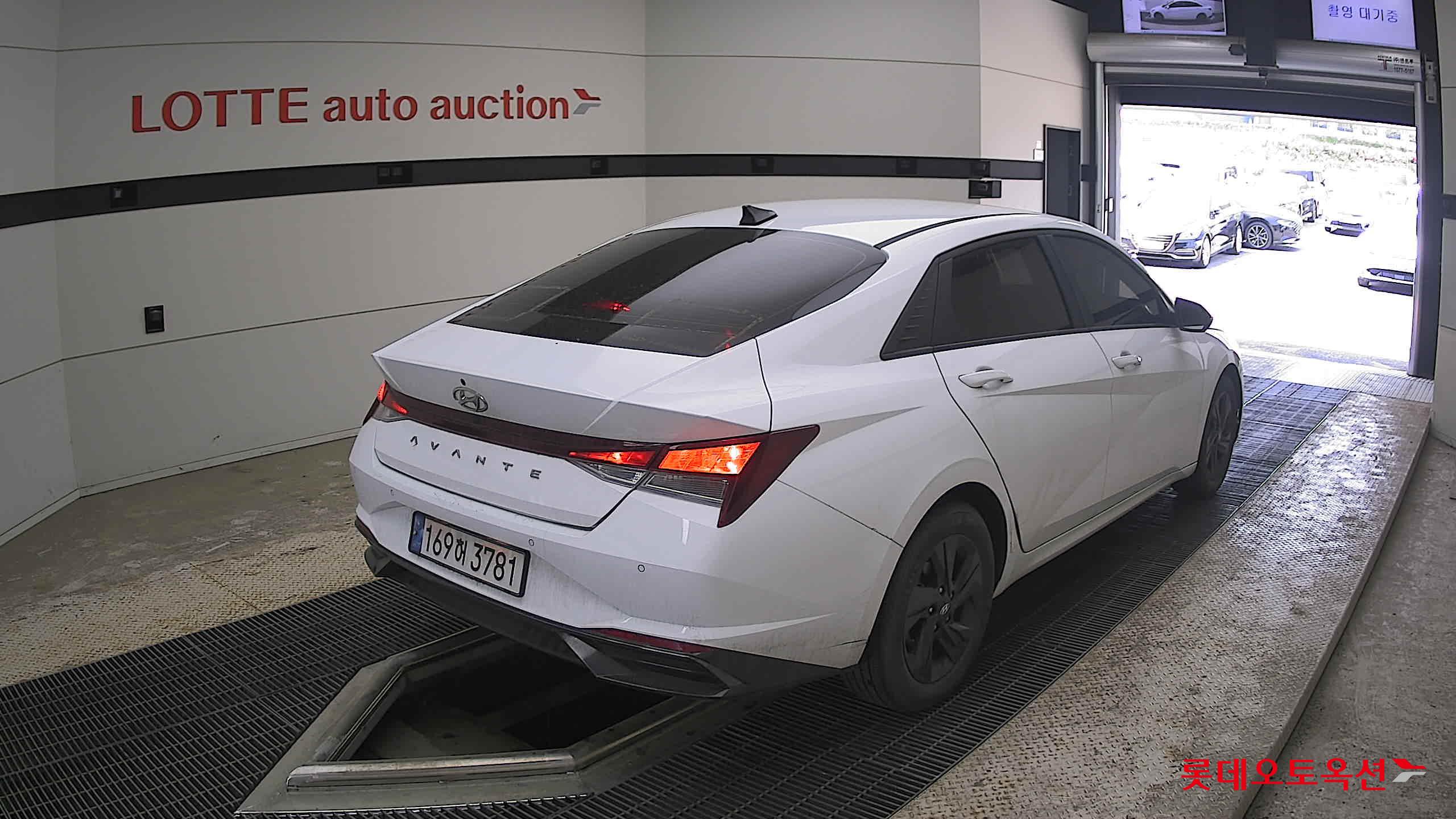 Hyundai Elantra - 5