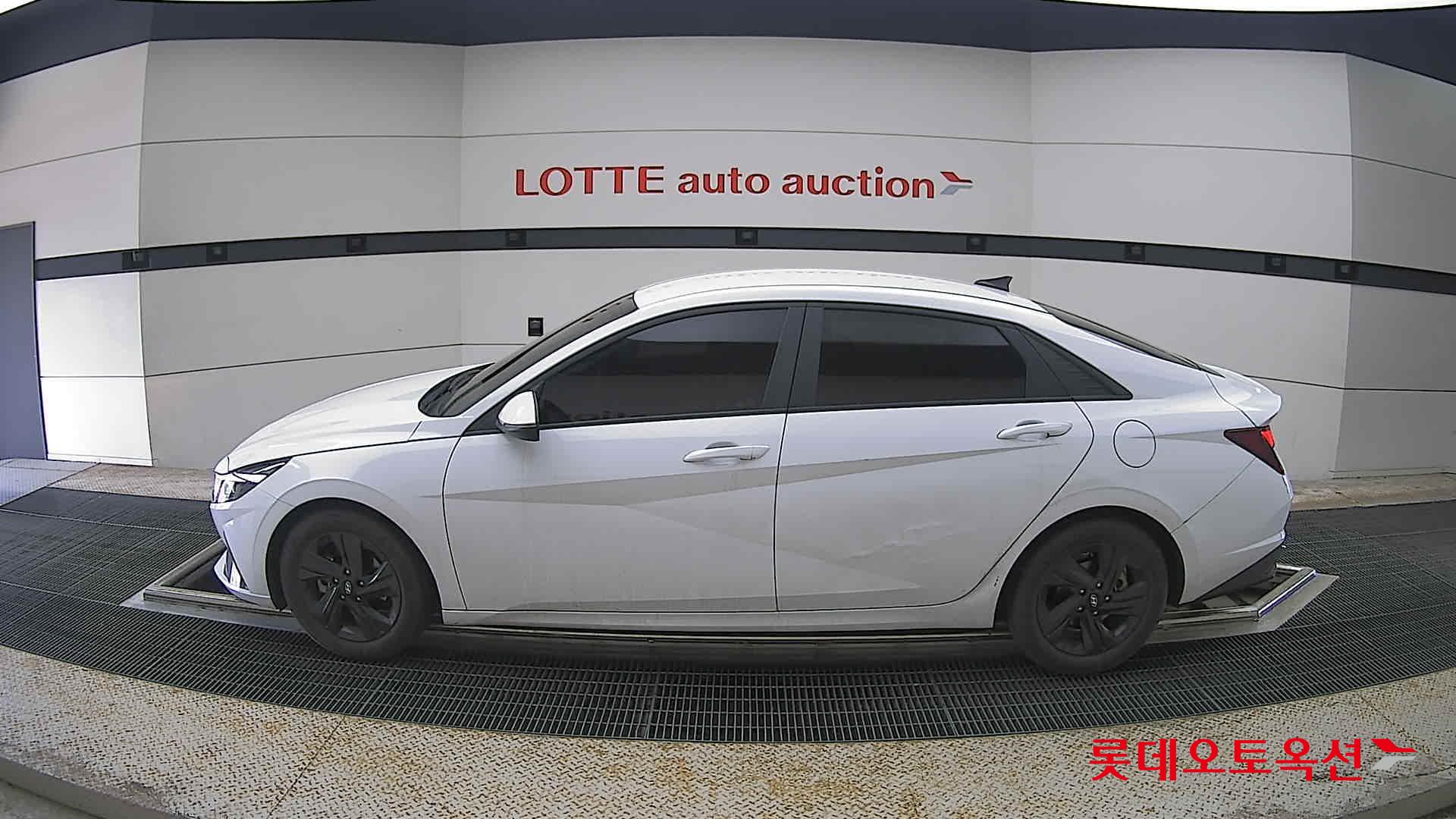 Hyundai Elantra - 13