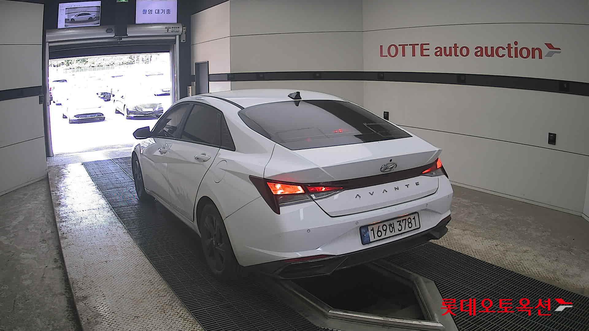 Hyundai Elantra - 16