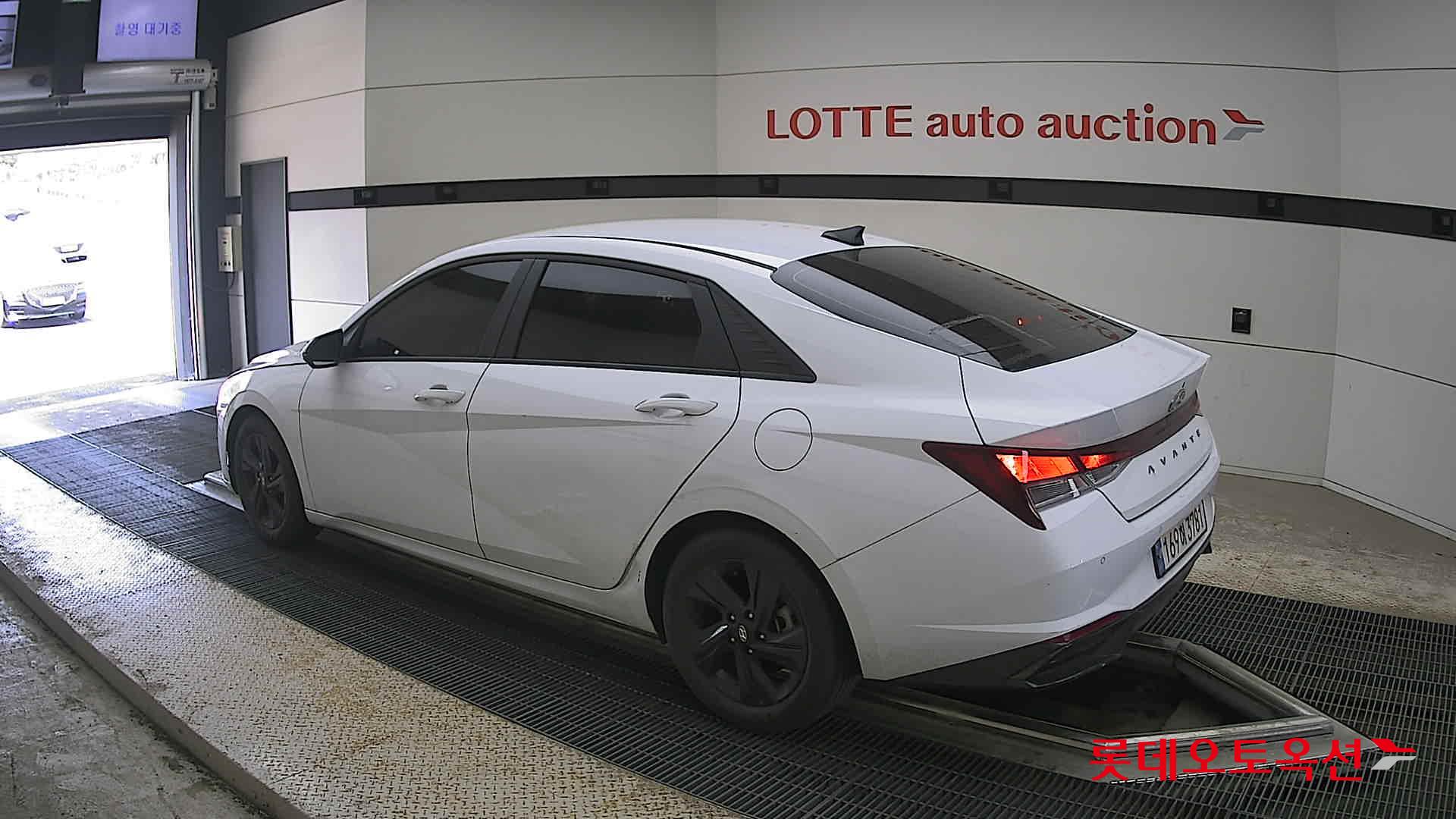 Hyundai Elantra - 15