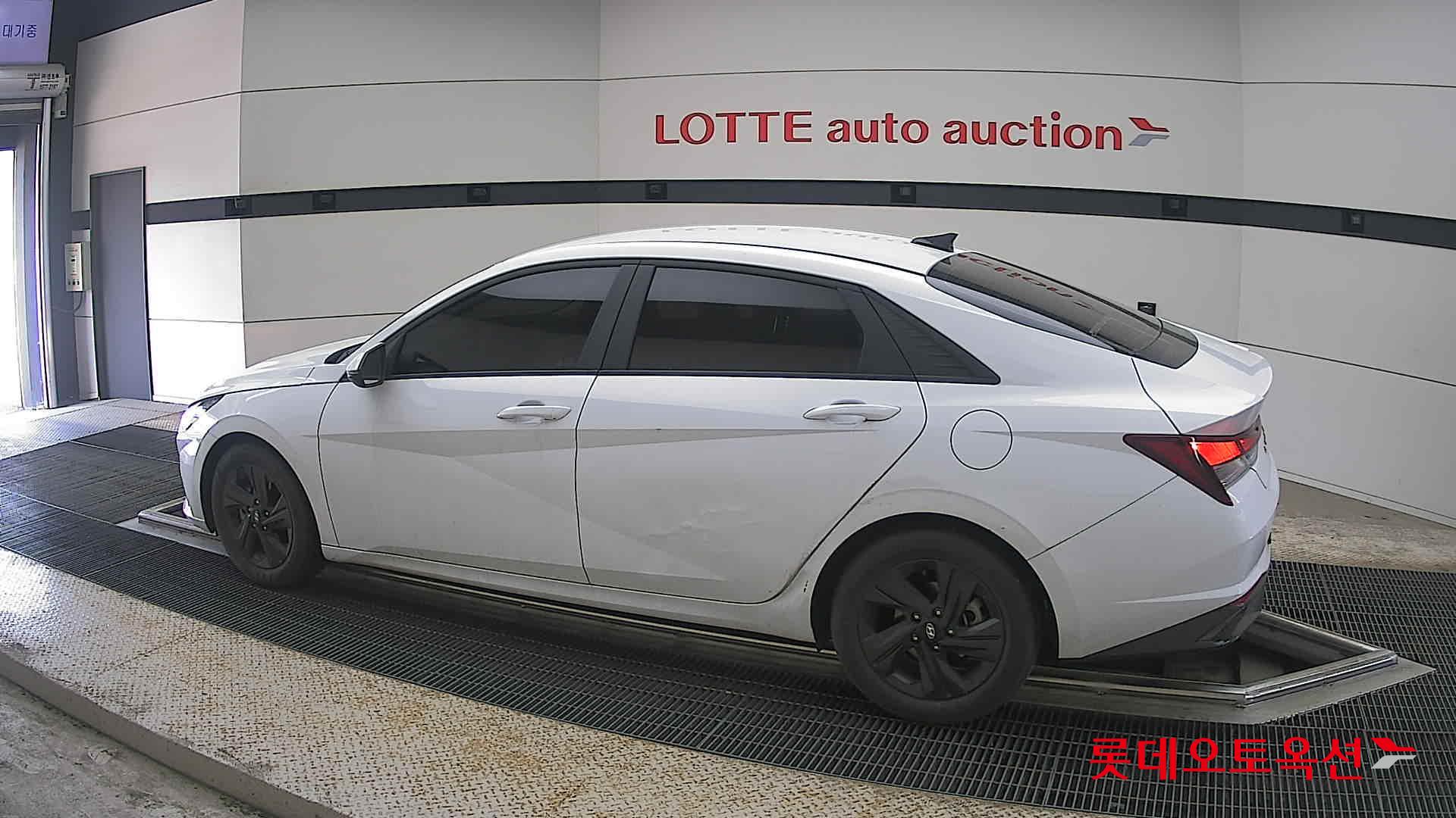 Hyundai Elantra - 14