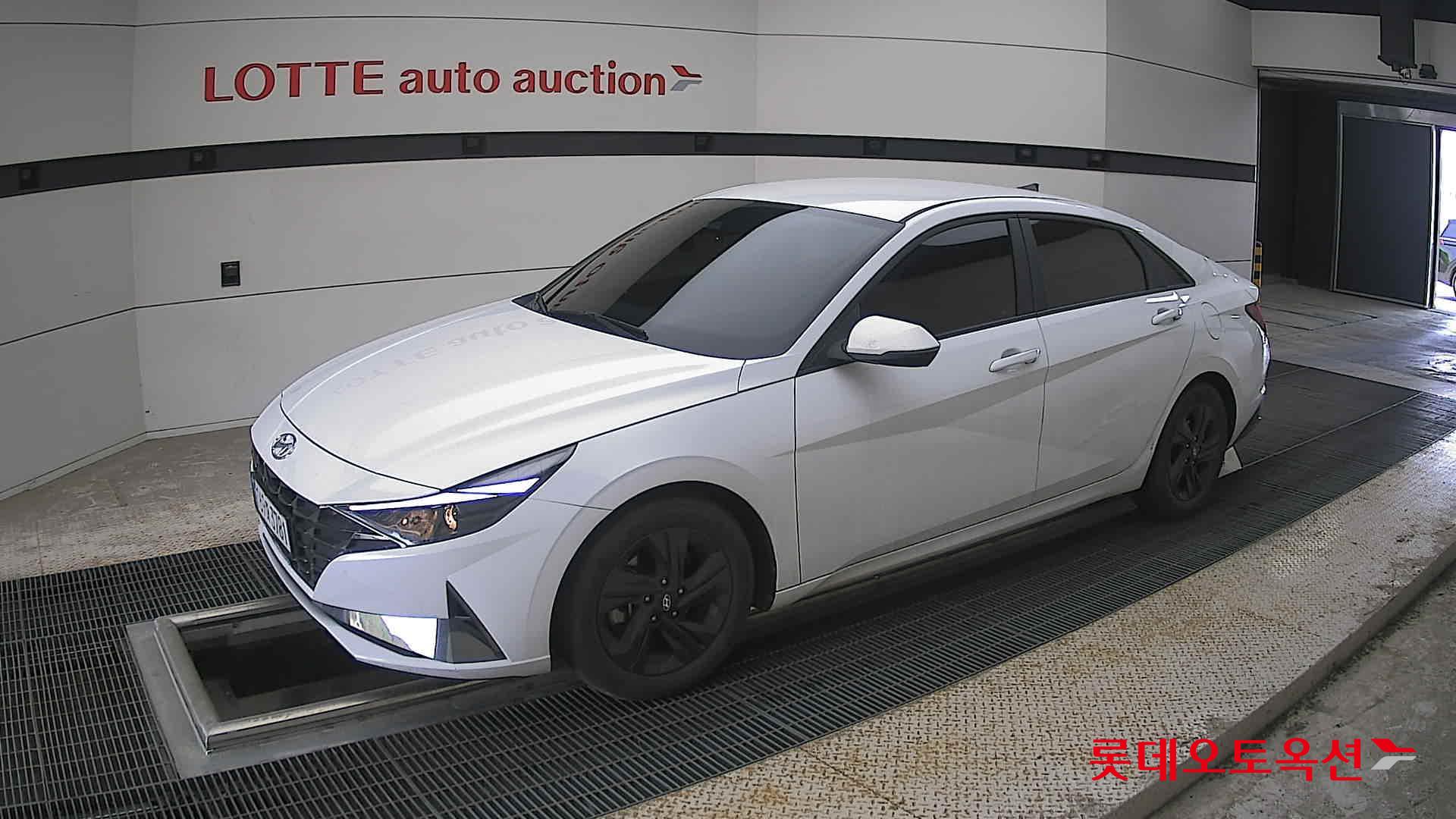 Hyundai Elantra - 11