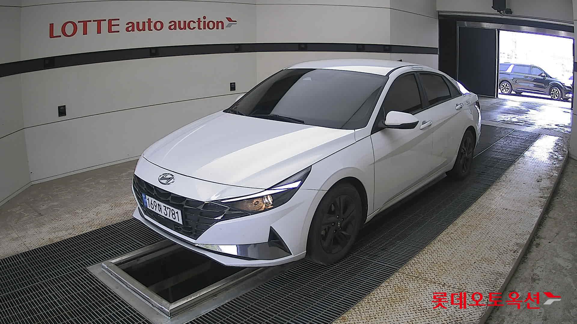 Hyundai Elantra - 3