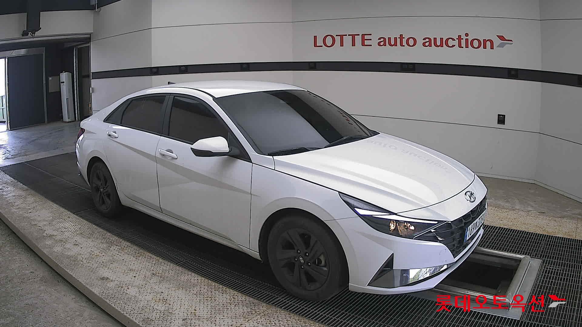 Hyundai Elantra - 23