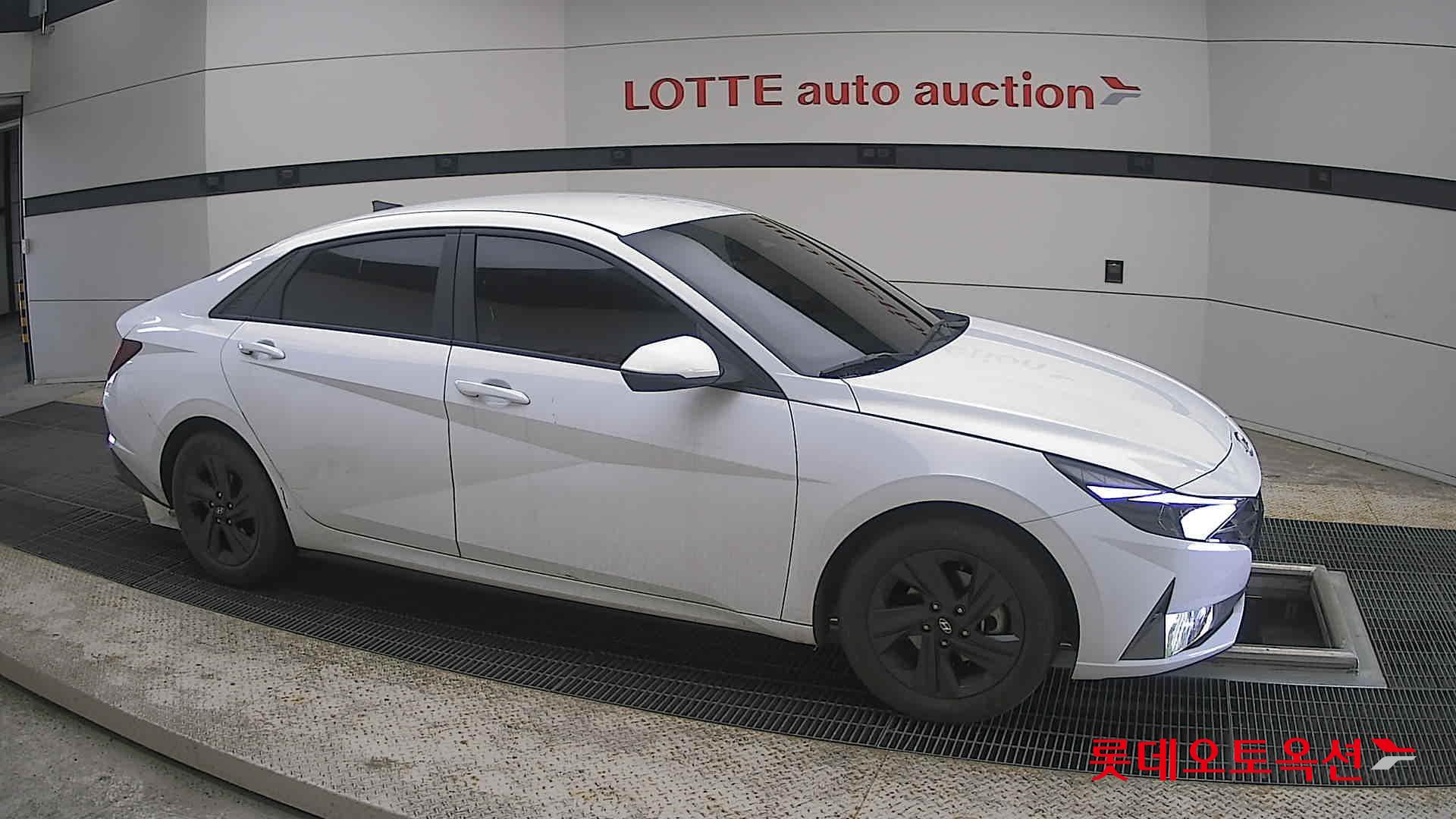 Hyundai Elantra - 22