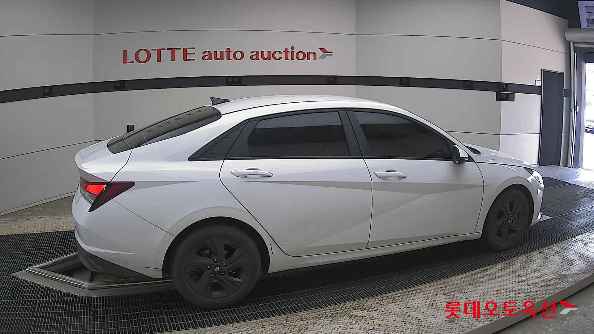 Hyundai Elantra - 20