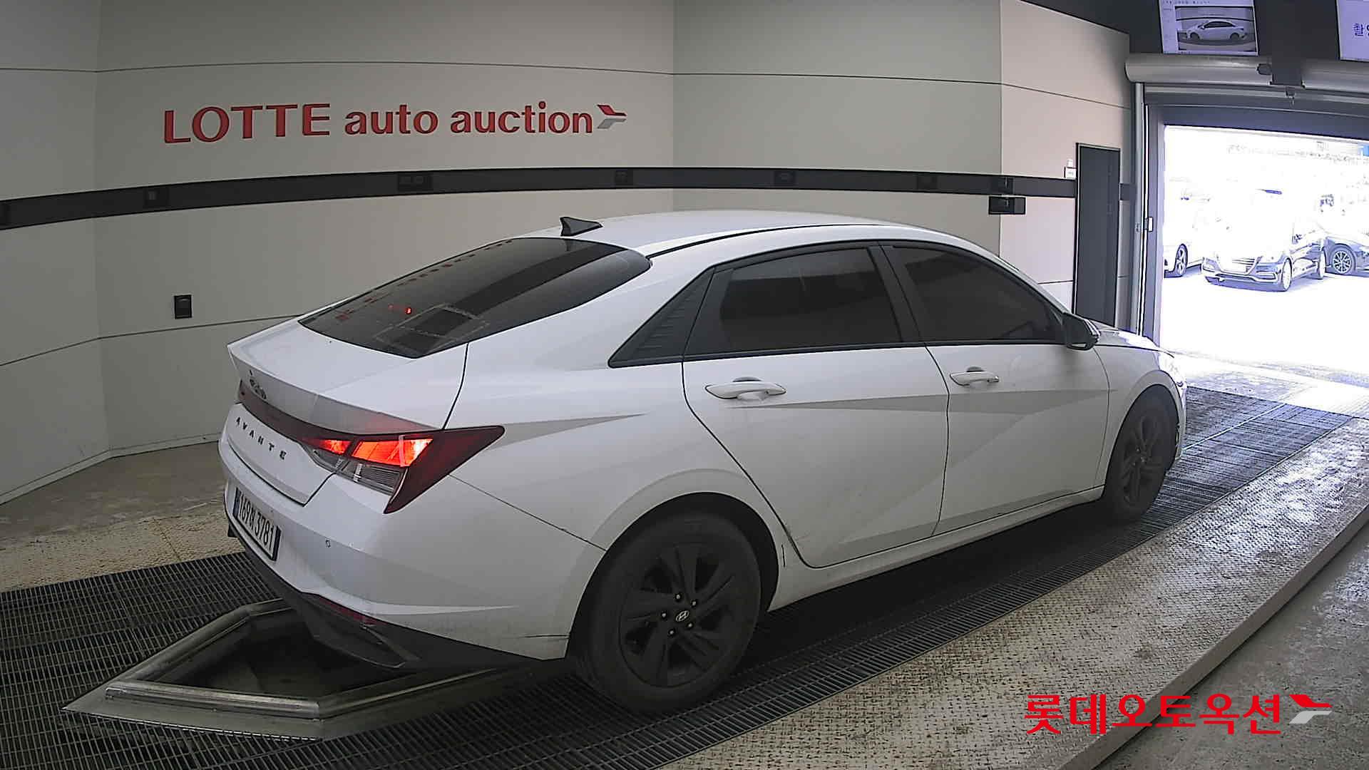 Hyundai Elantra - 19