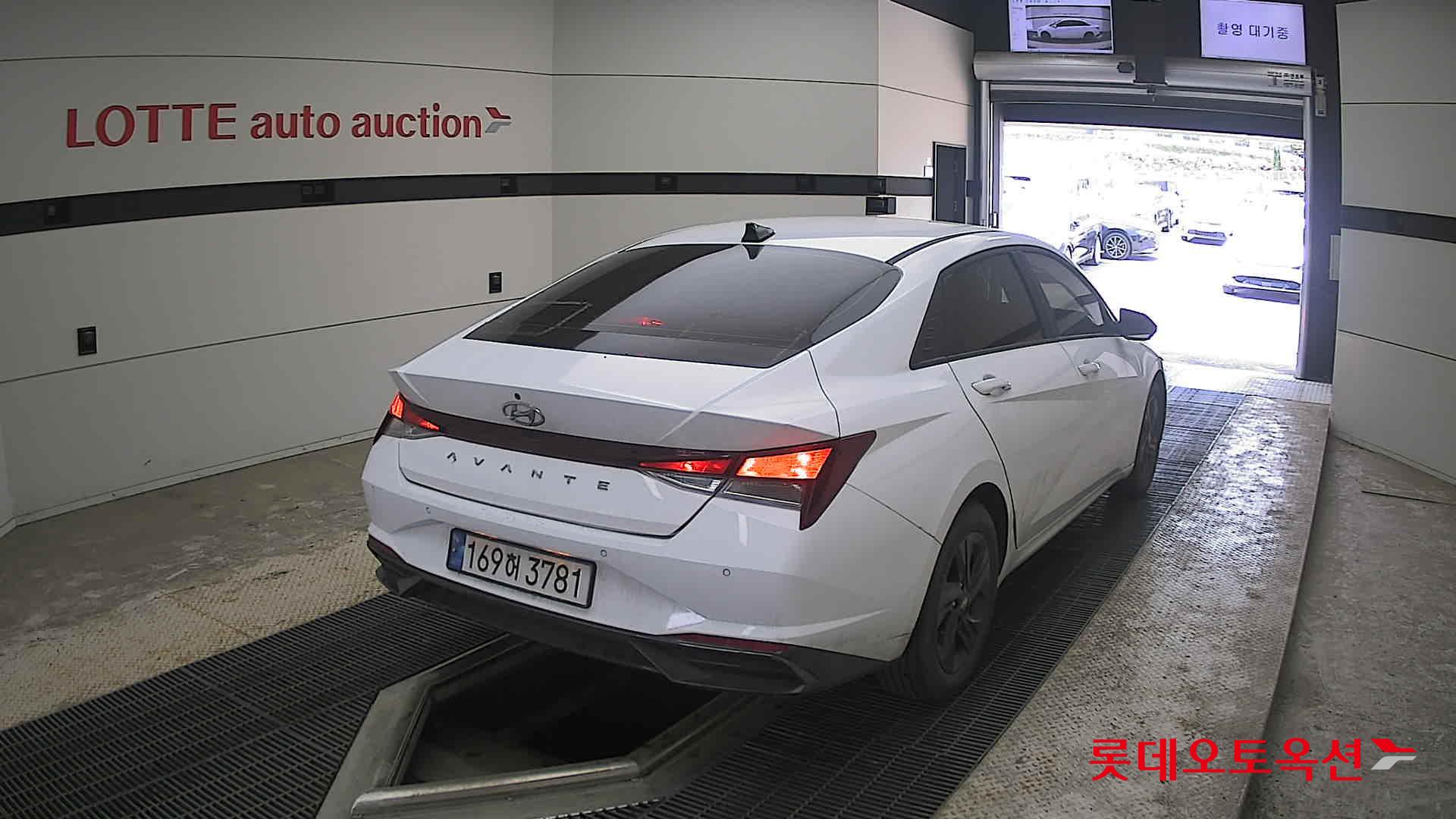 Hyundai Elantra - 18