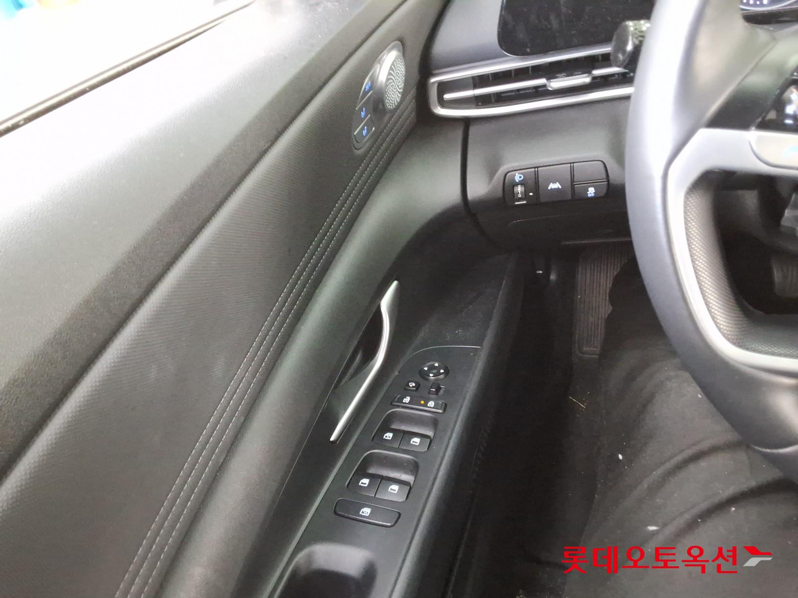 Hyundai Elantra - 29