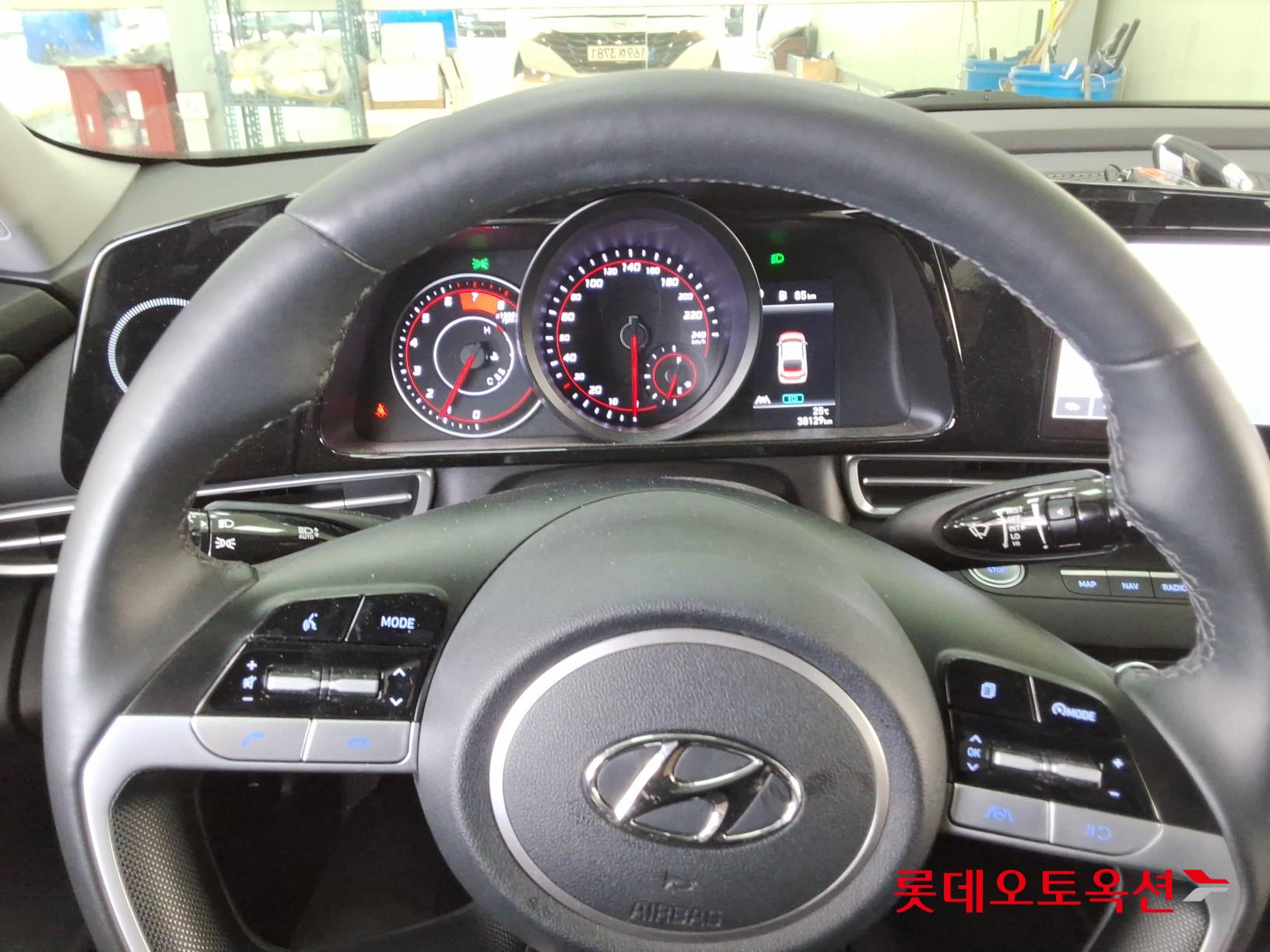 Hyundai Elantra - 30