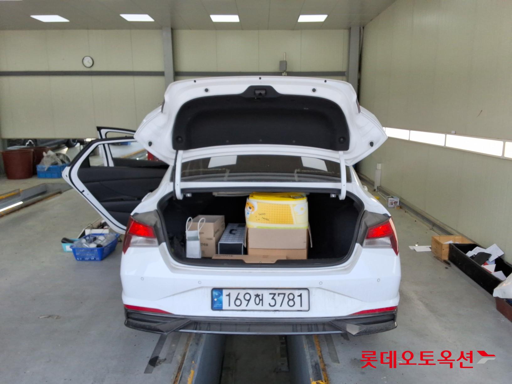 Hyundai Elantra - 9
