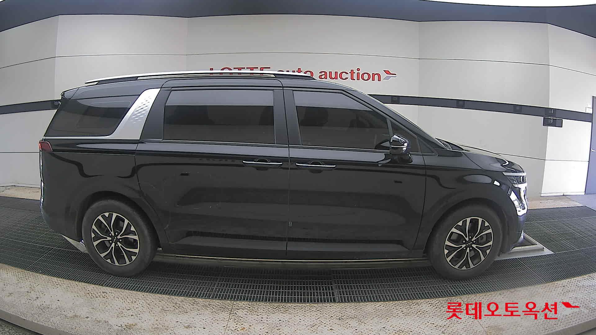 Kia Carnival - 21