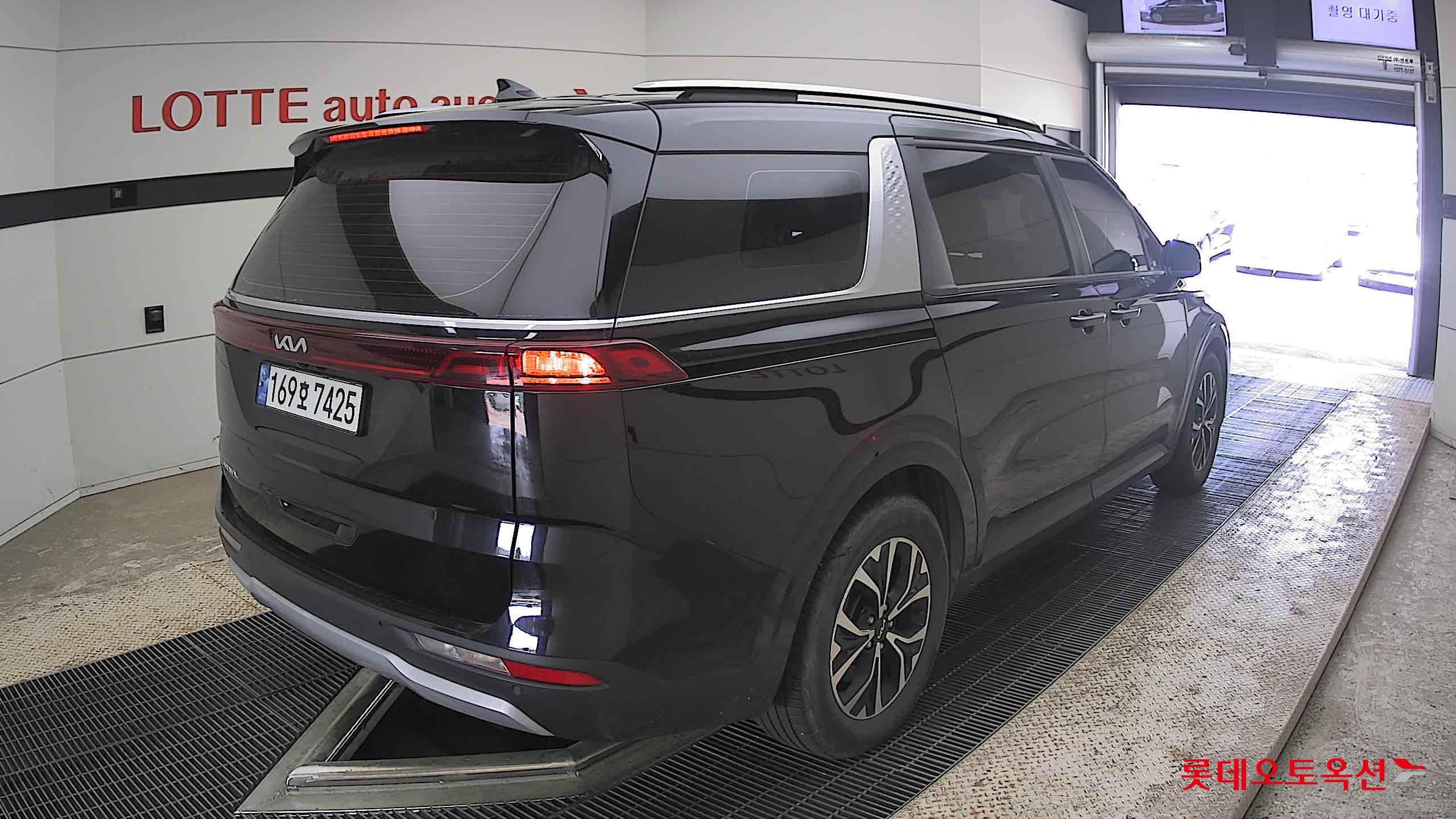 Kia Carnival - 5