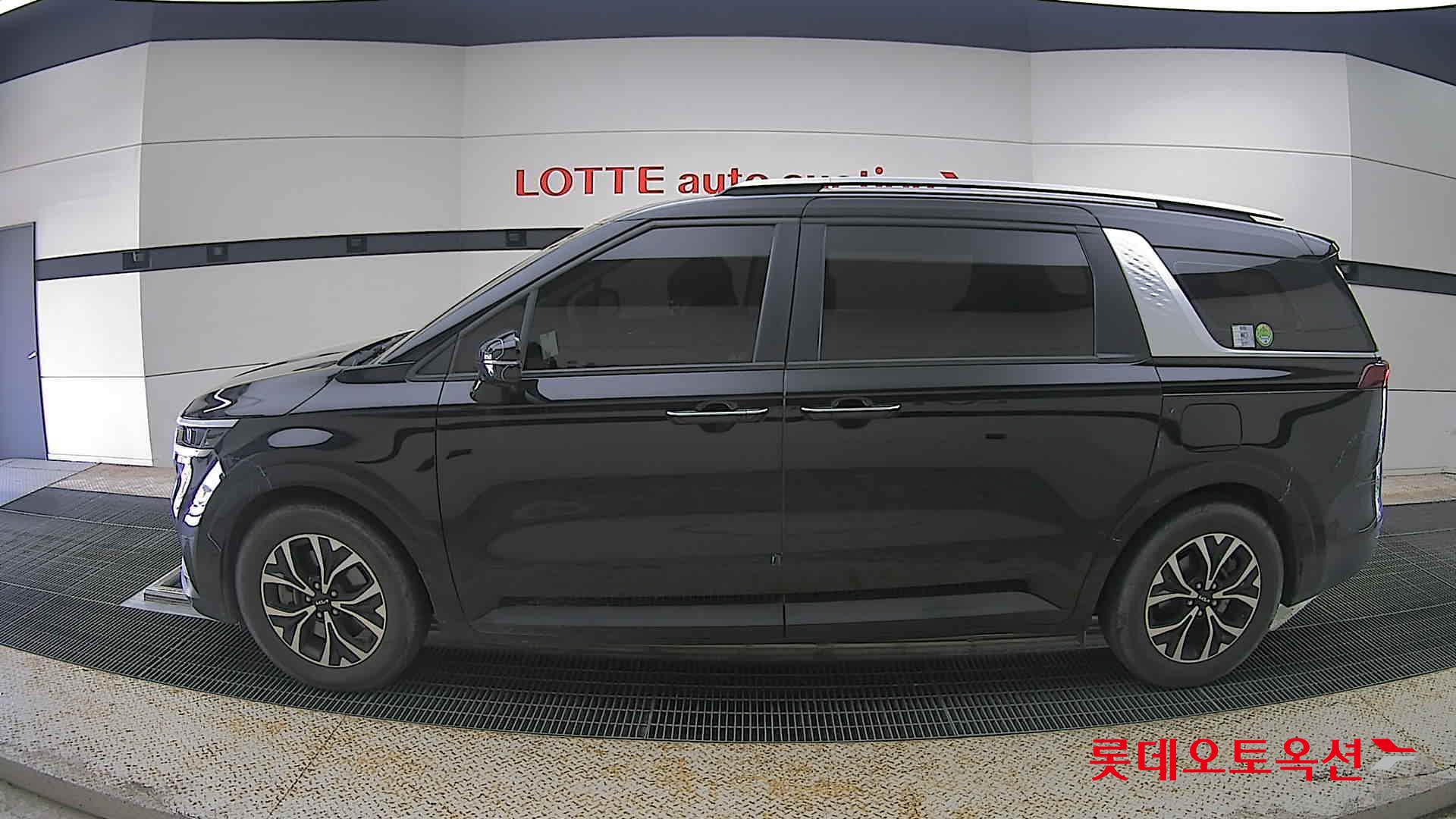 Kia Carnival - 13