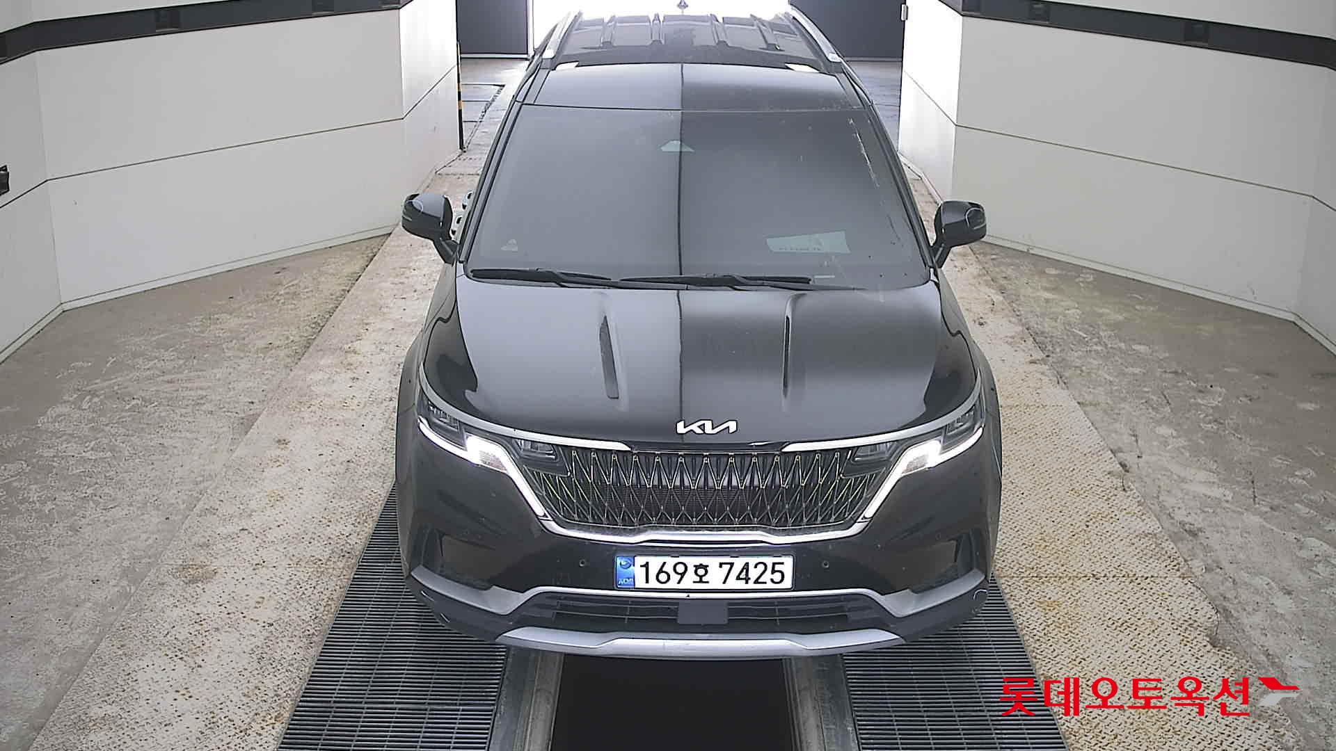 Kia Carnival - 1