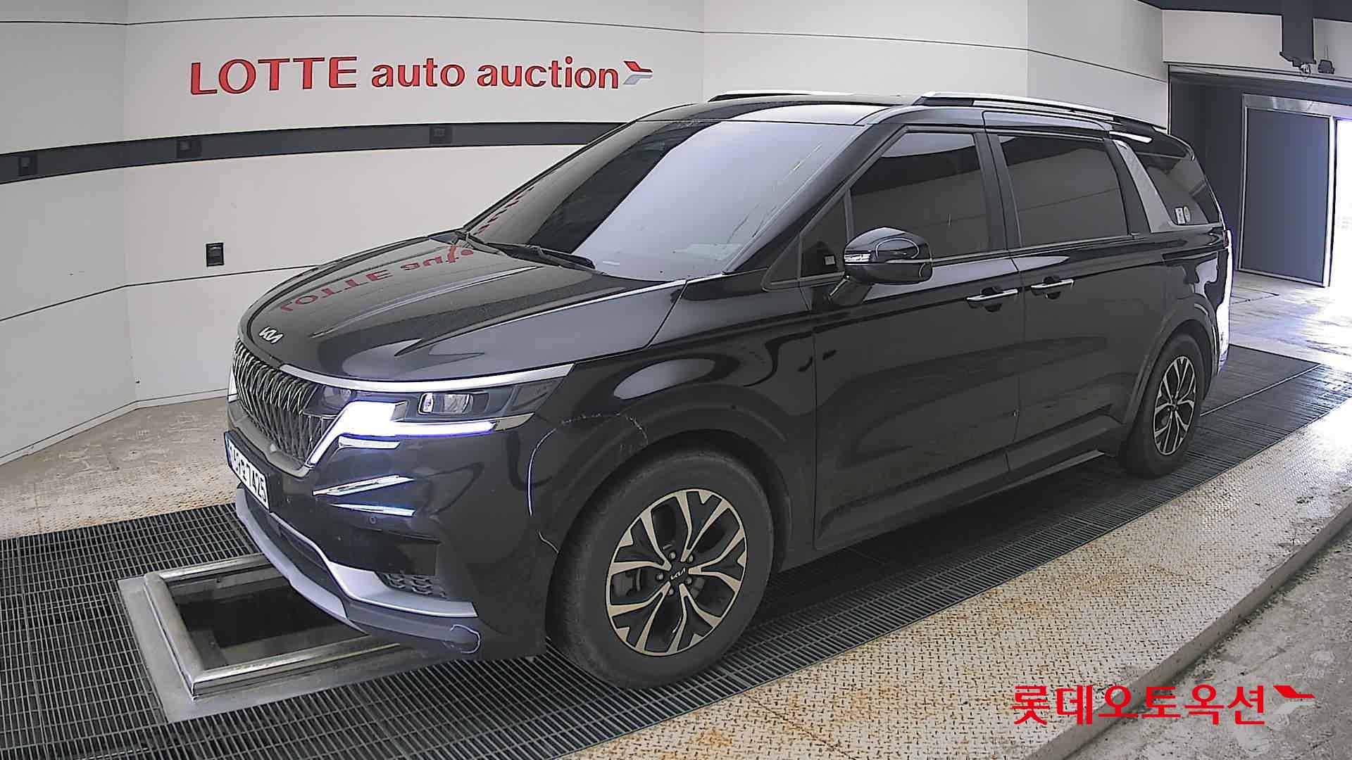 Kia Carnival - 11