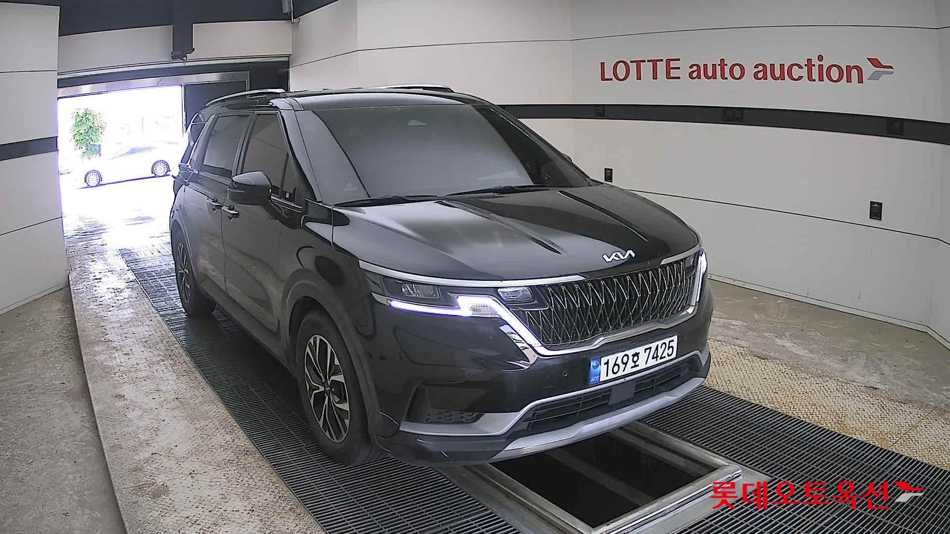 Kia Carnival - 24