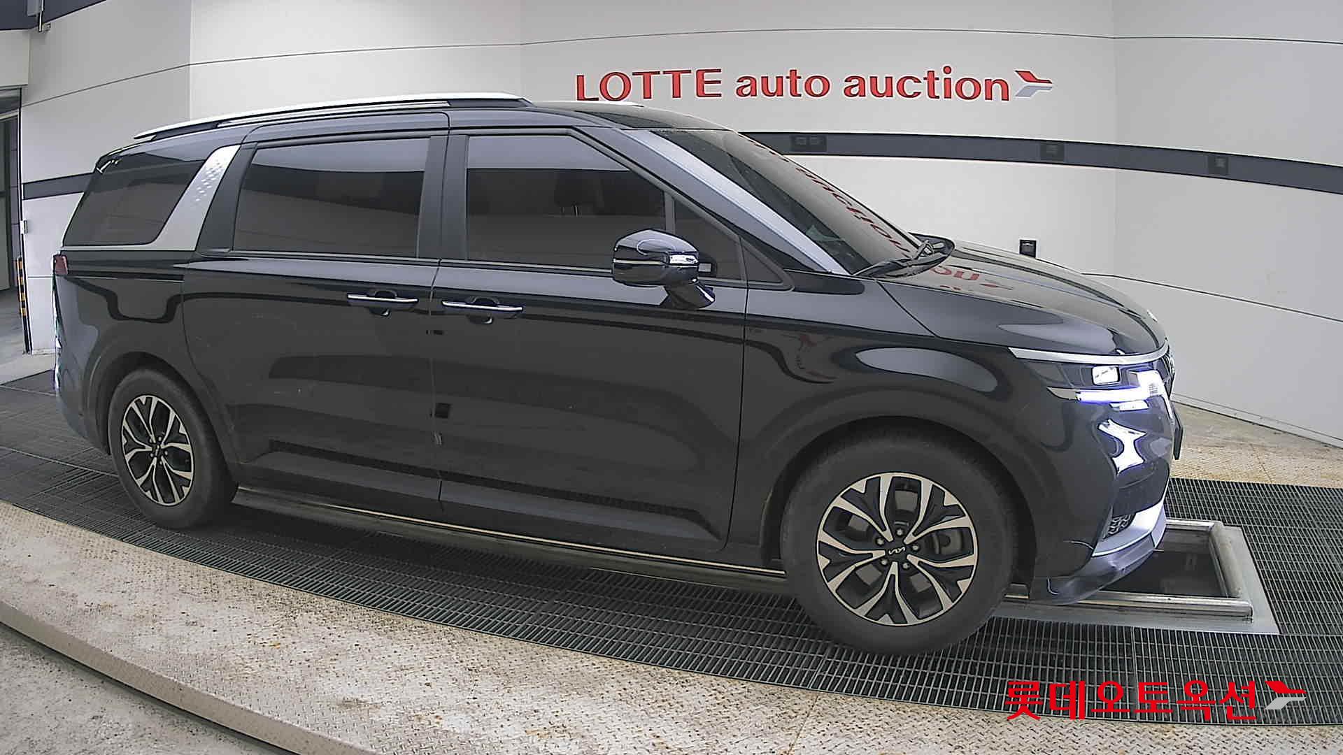 Kia Carnival - 22