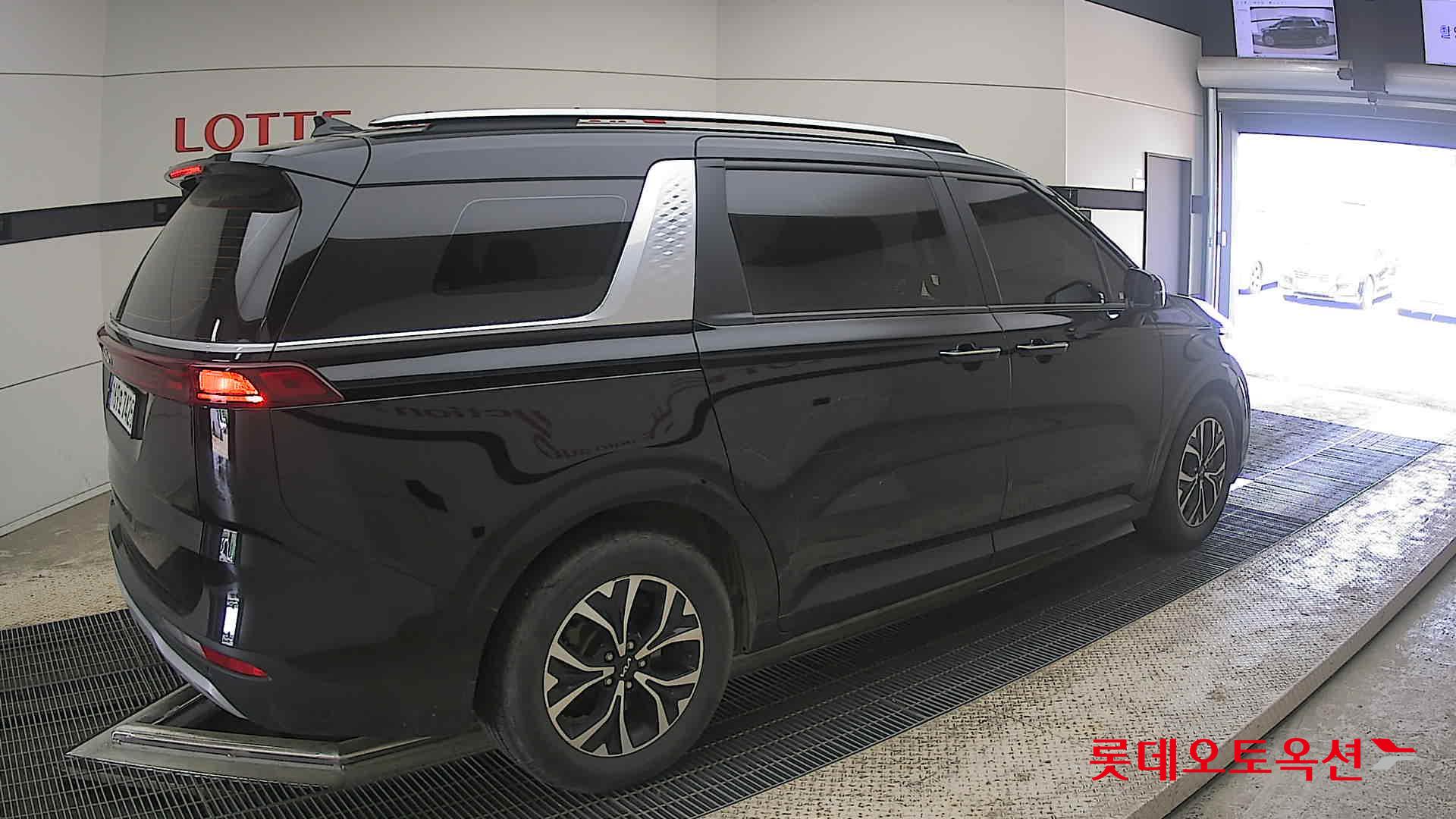 Kia Carnival - 19