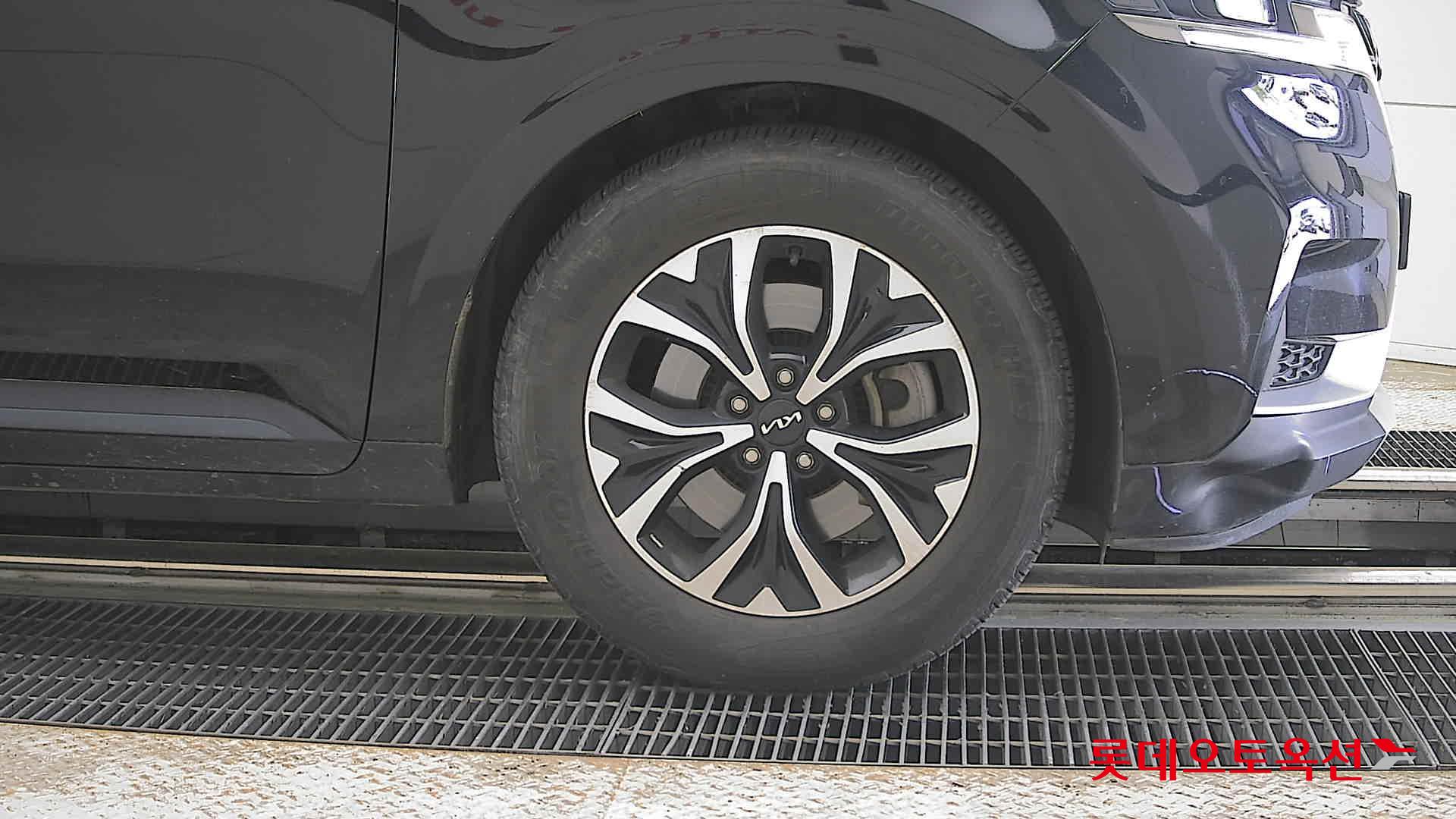 Kia Carnival - 27