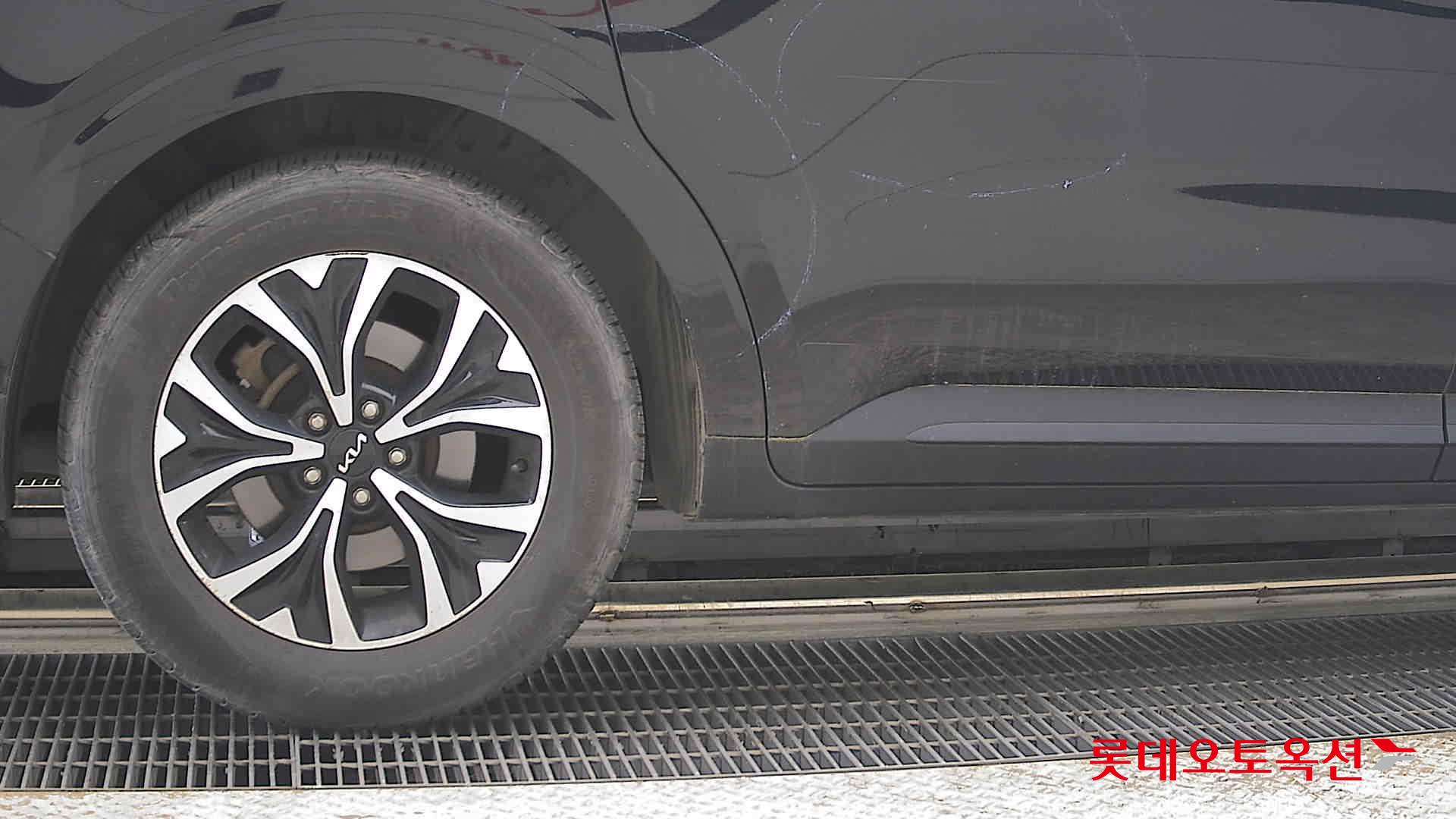 Kia Carnival - 28