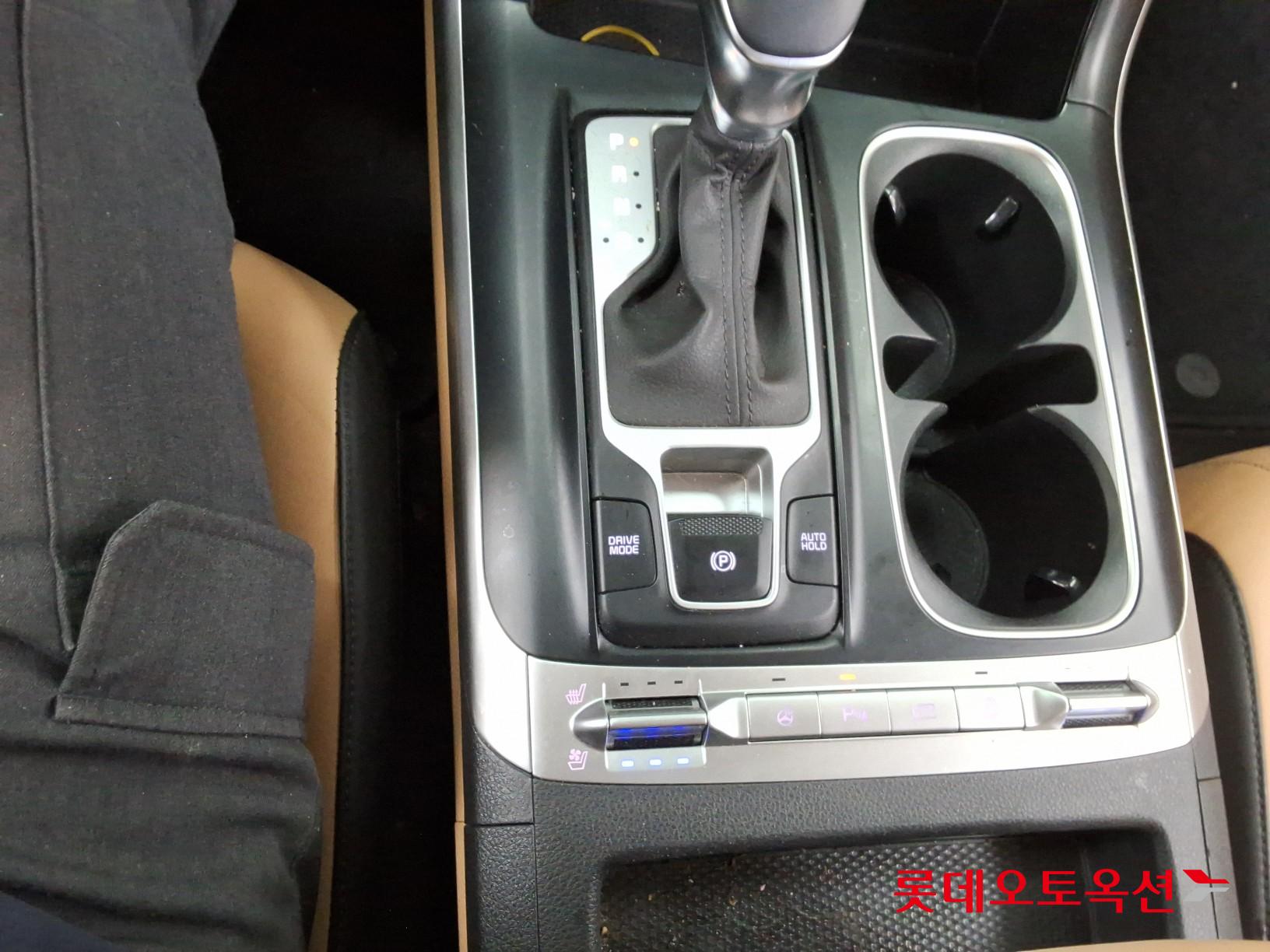 Kia Carnival - 34