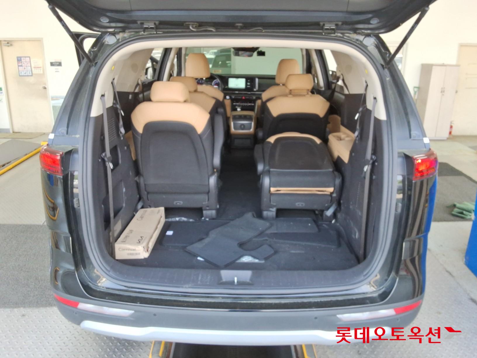 Kia Carnival - 9