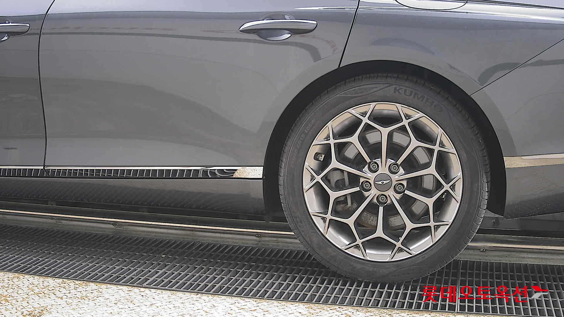 Genesis G80 - 26
