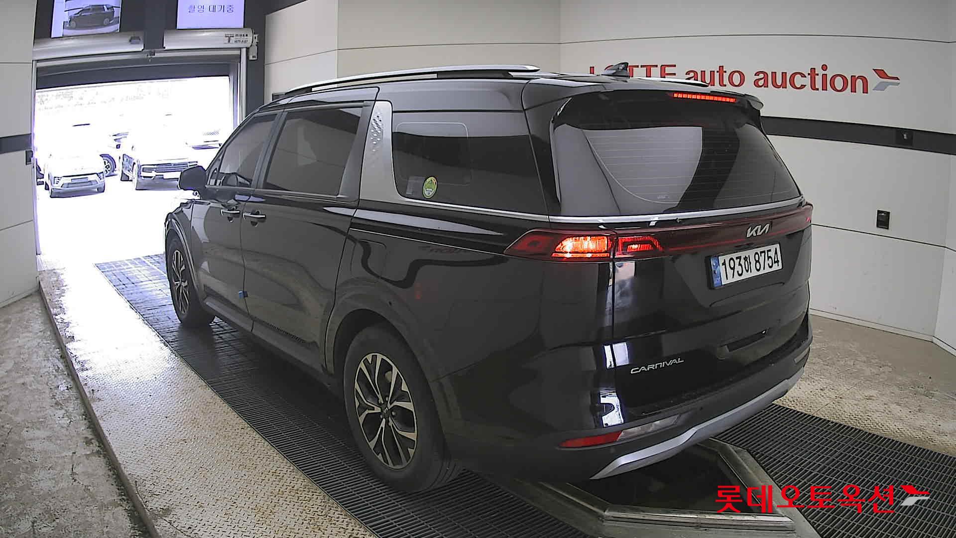 Kia Carnival - 4