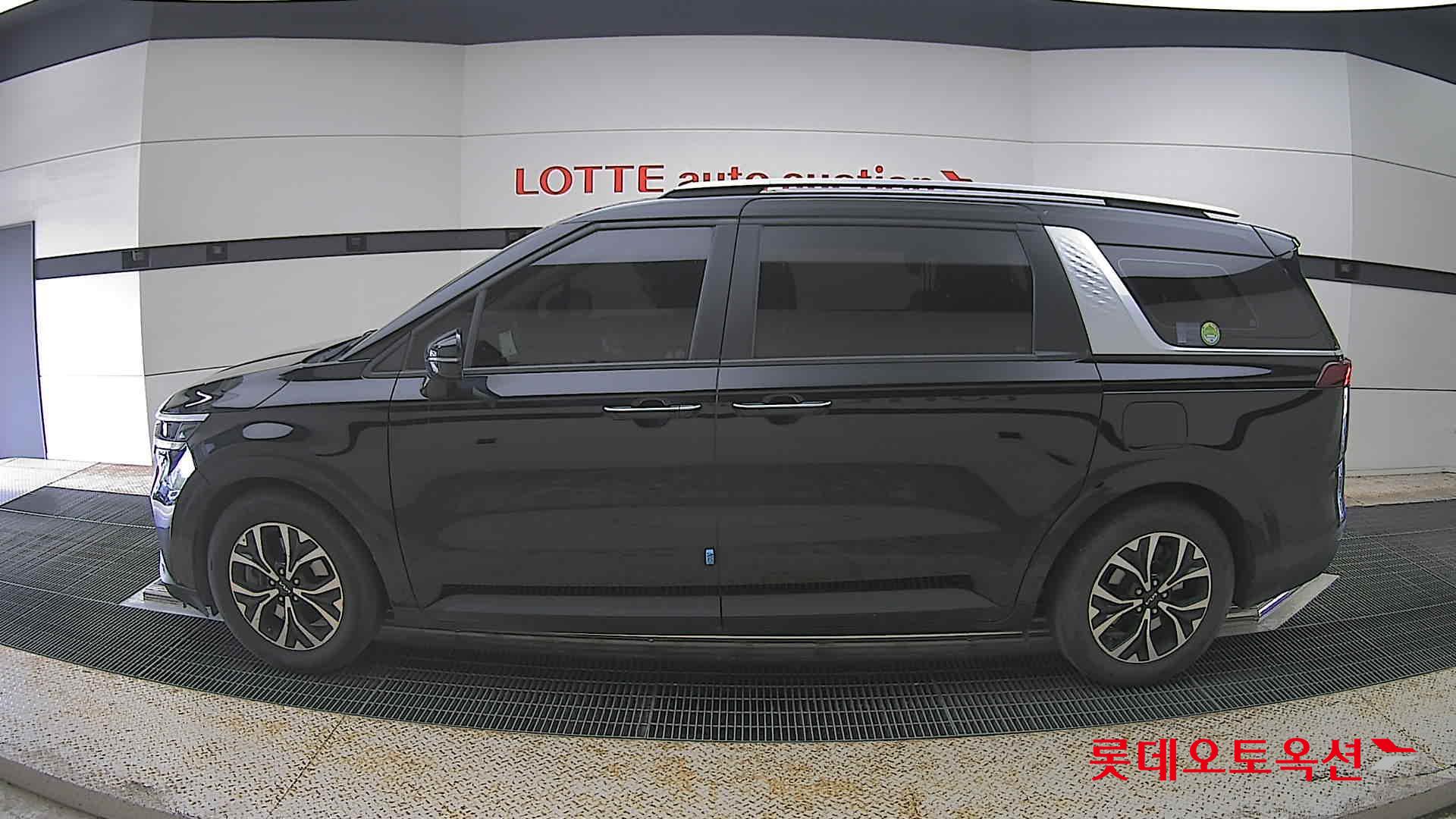 Kia Carnival - 13
