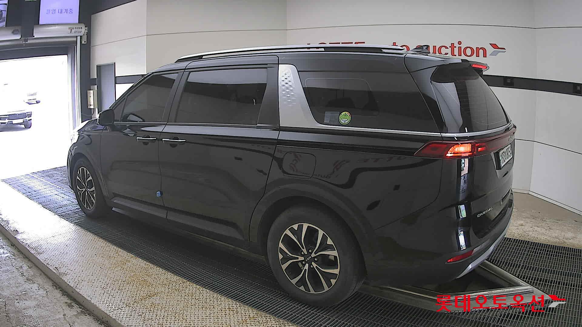 Kia Carnival - 15