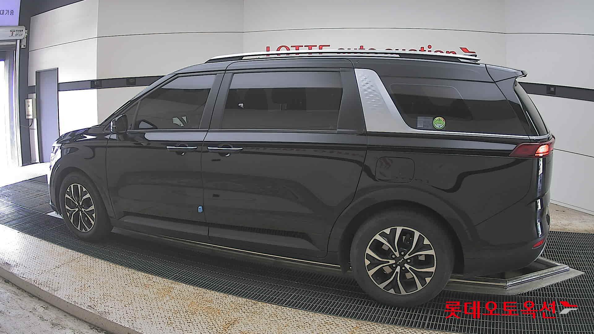 Kia Carnival - 14
