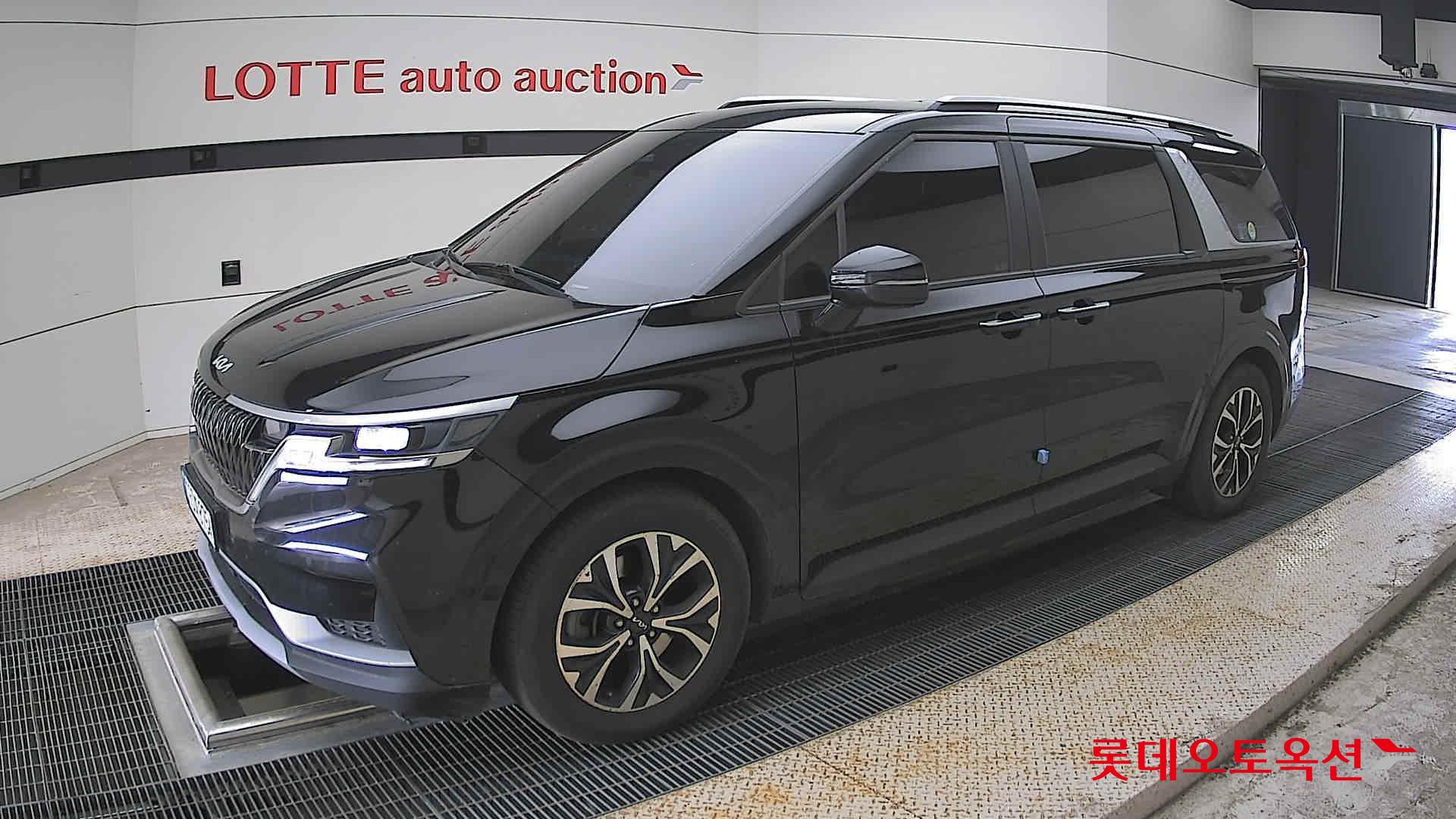 Kia Carnival - 11