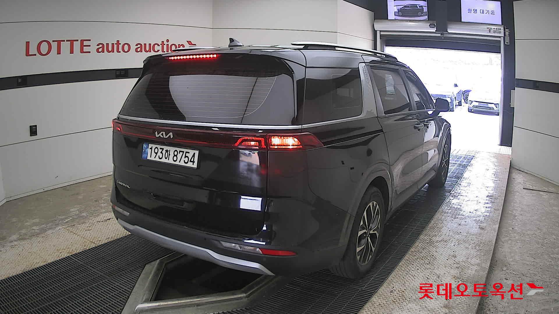 Kia Carnival - 18