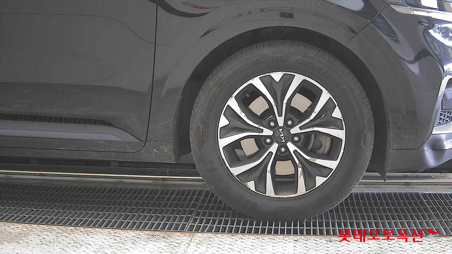 Kia Carnival - 27
