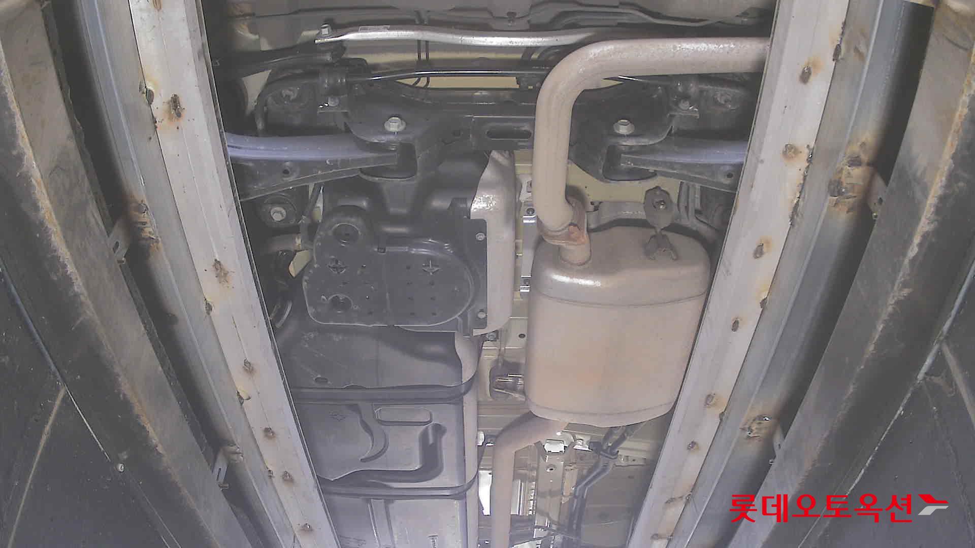 Kia Carnival - 2