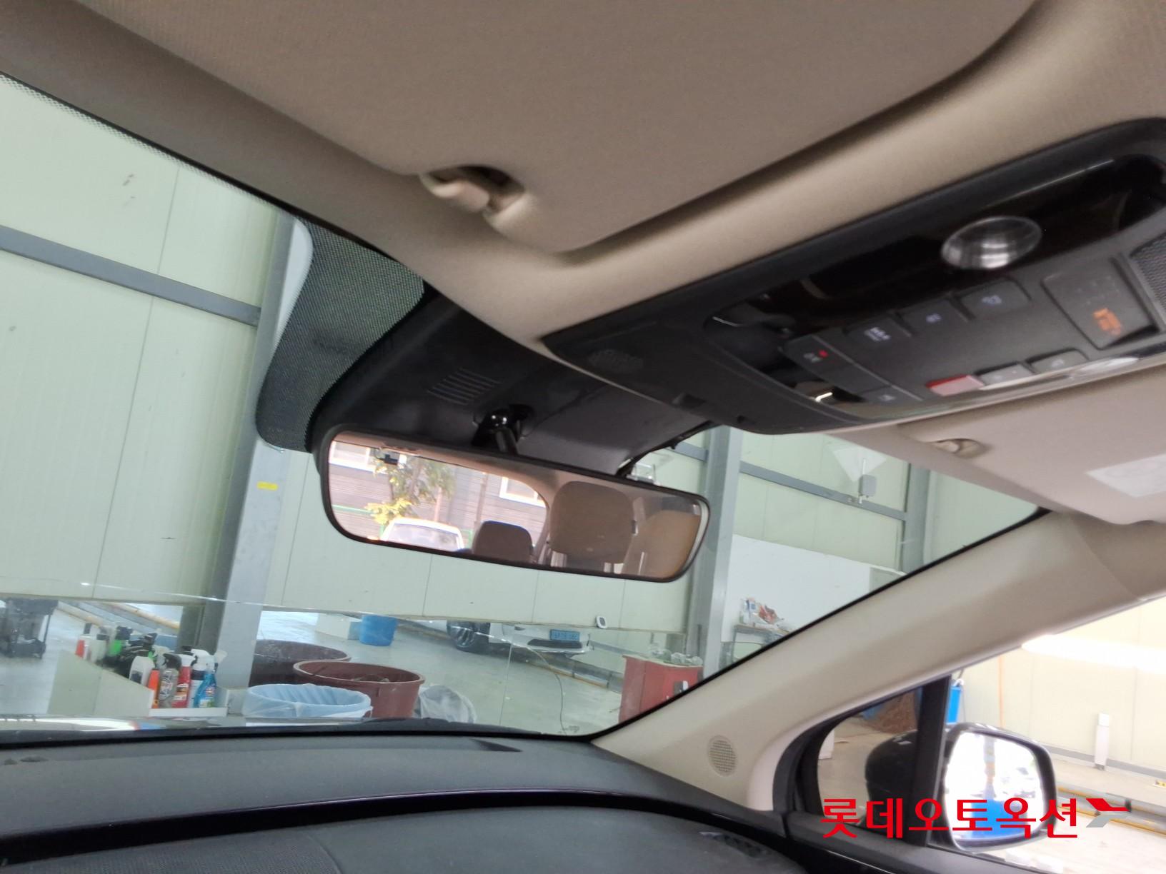 Kia Carnival - 33