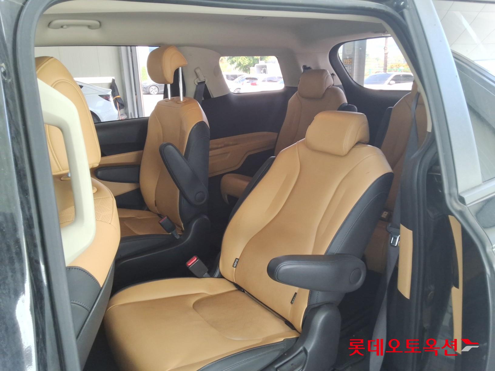 Kia Carnival - 36