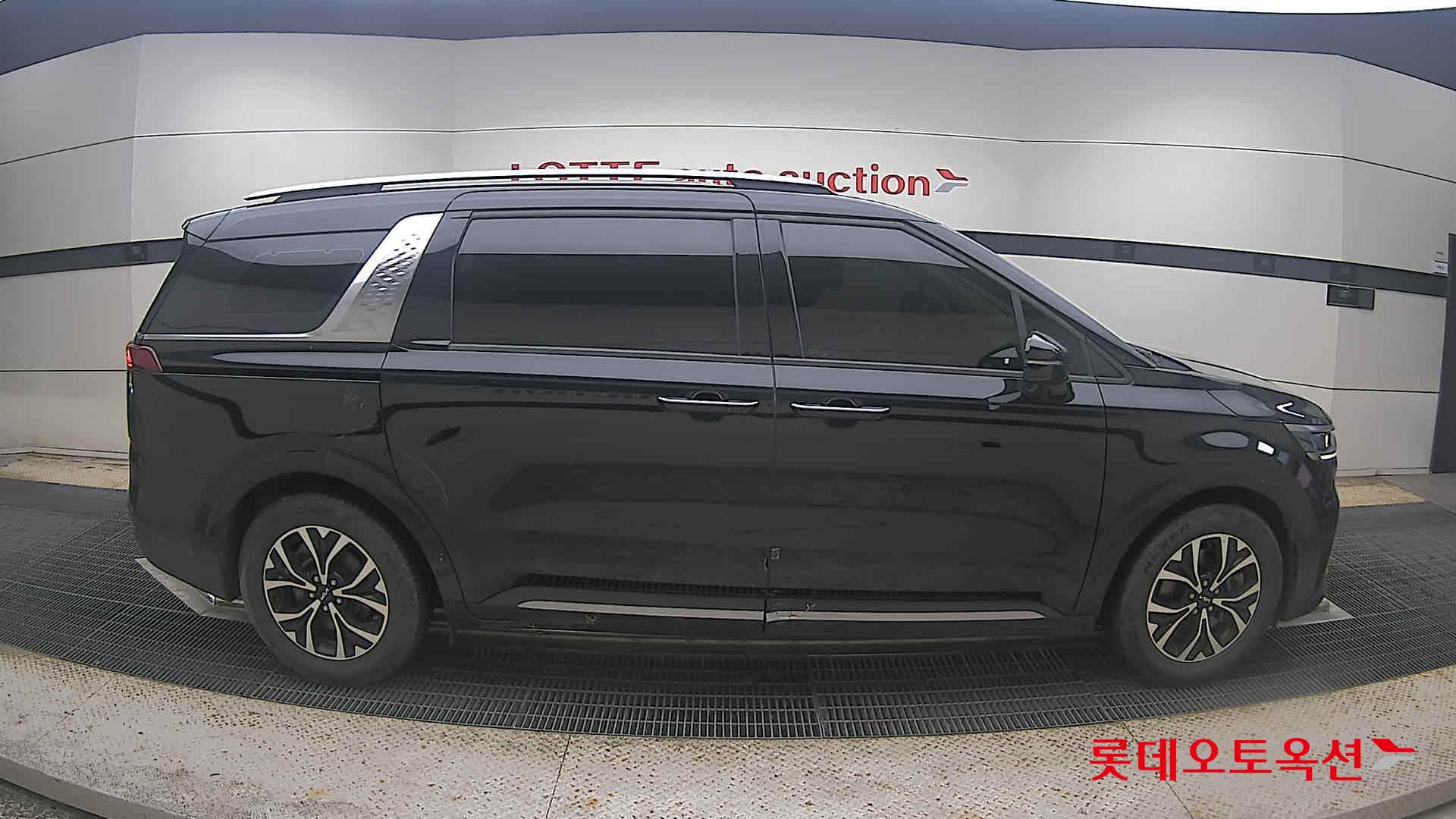 2023 - kia carnival