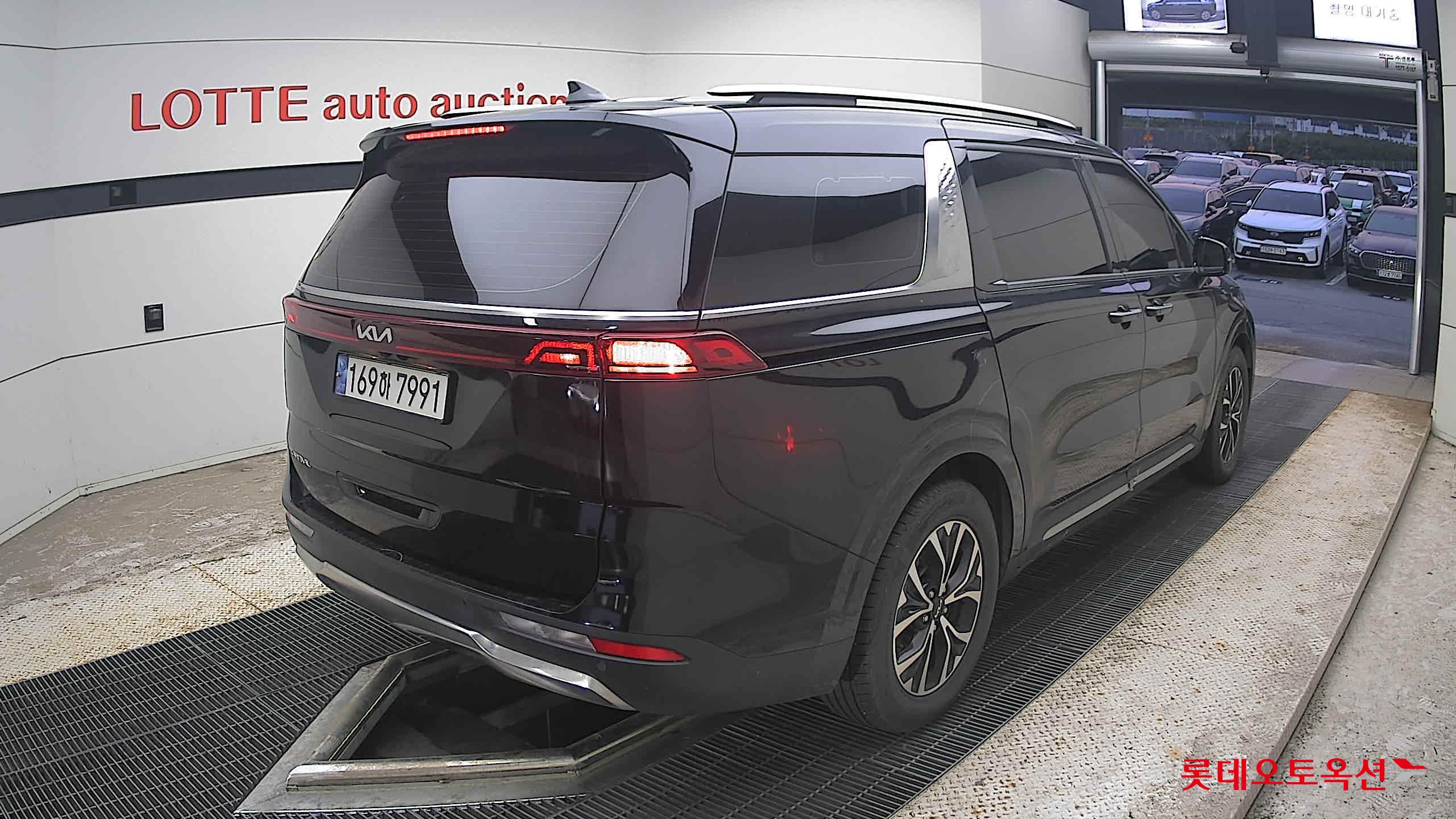 2023 - kia carnival