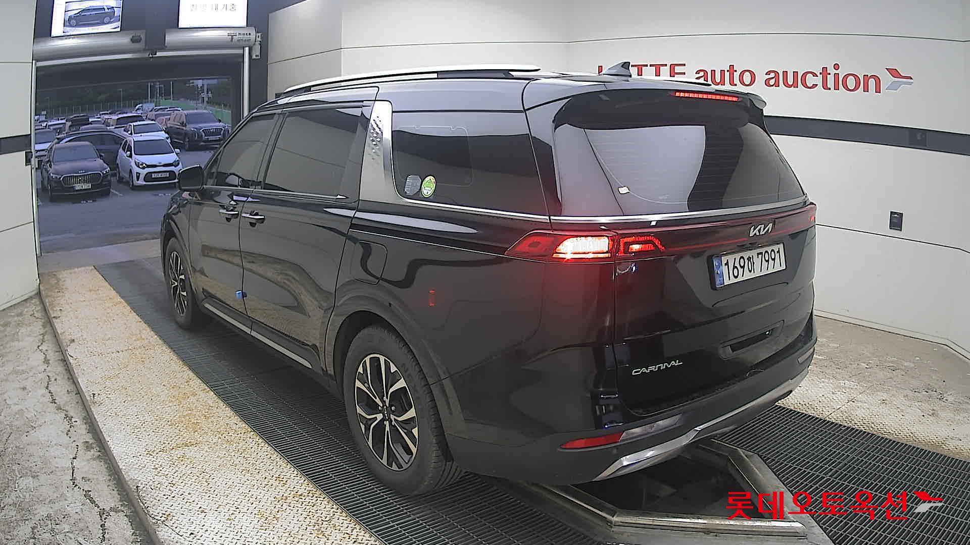 2023 - kia carnival