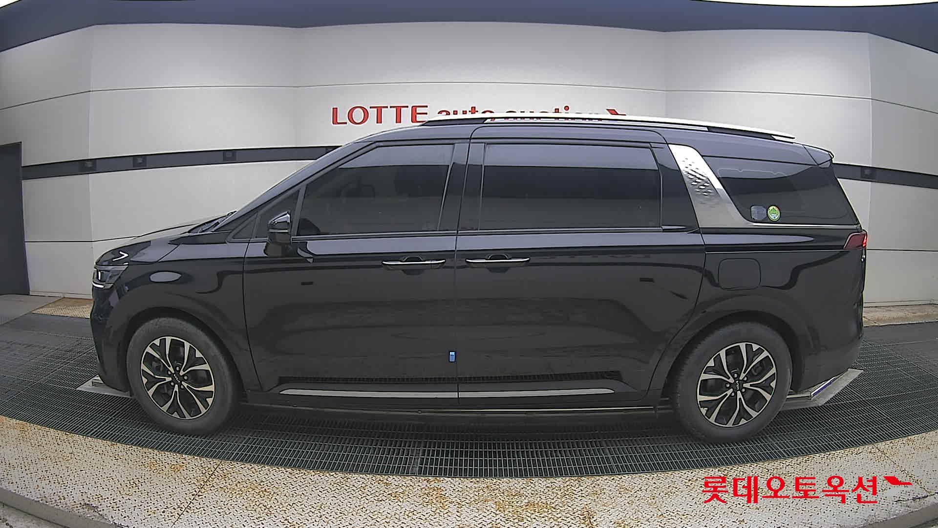 2023 - kia carnival