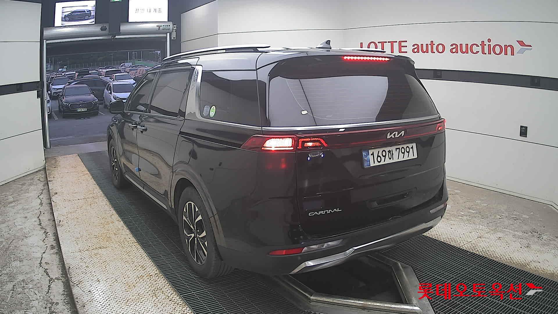 2023 - kia carnival