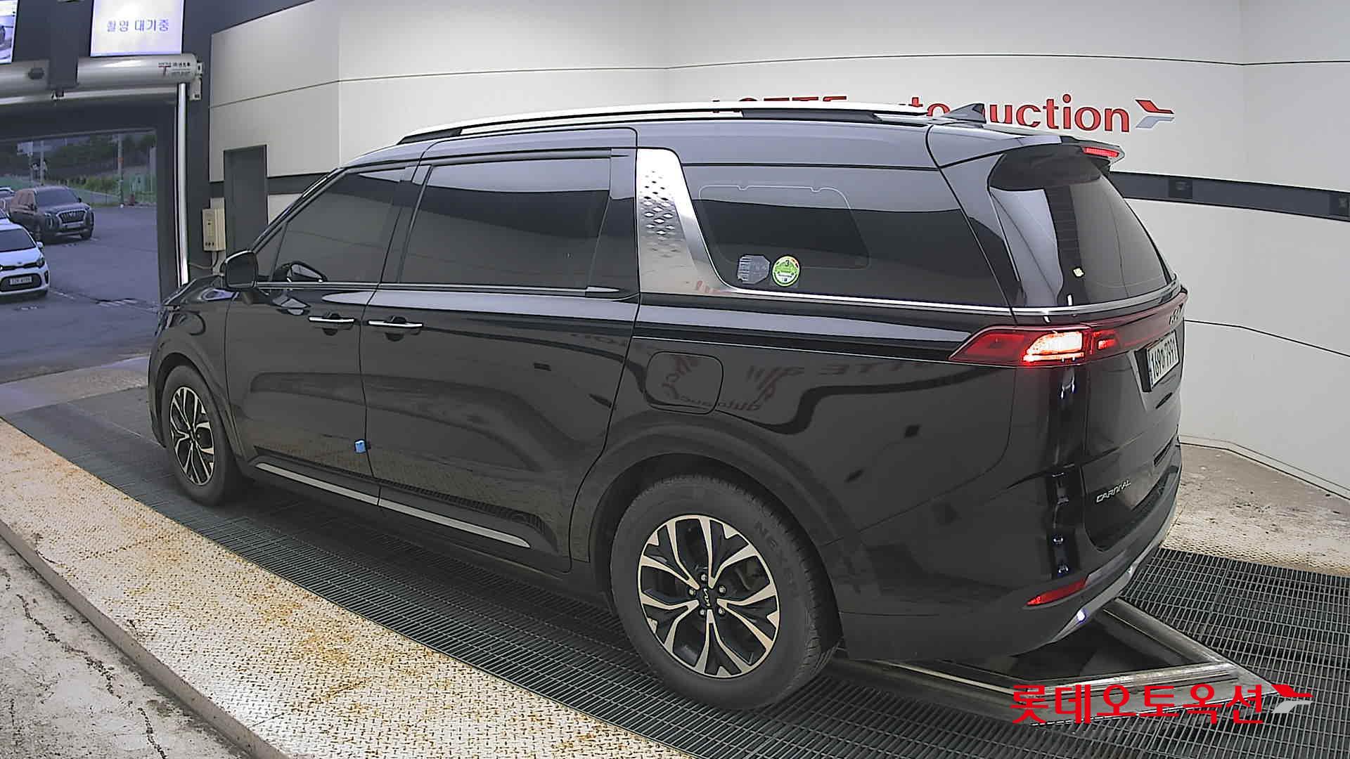 2023 - kia carnival