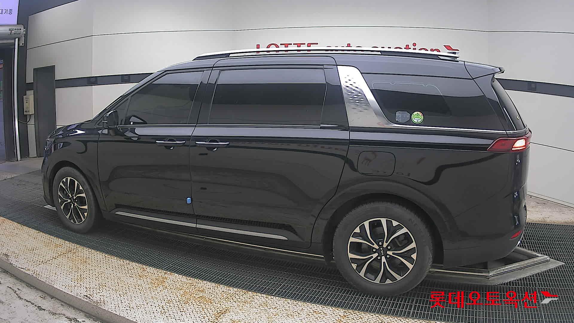 2023 - kia carnival