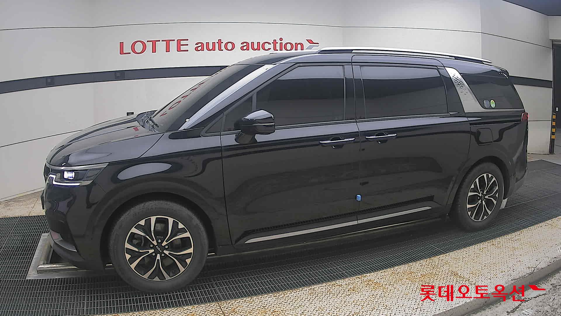 2023 - kia carnival