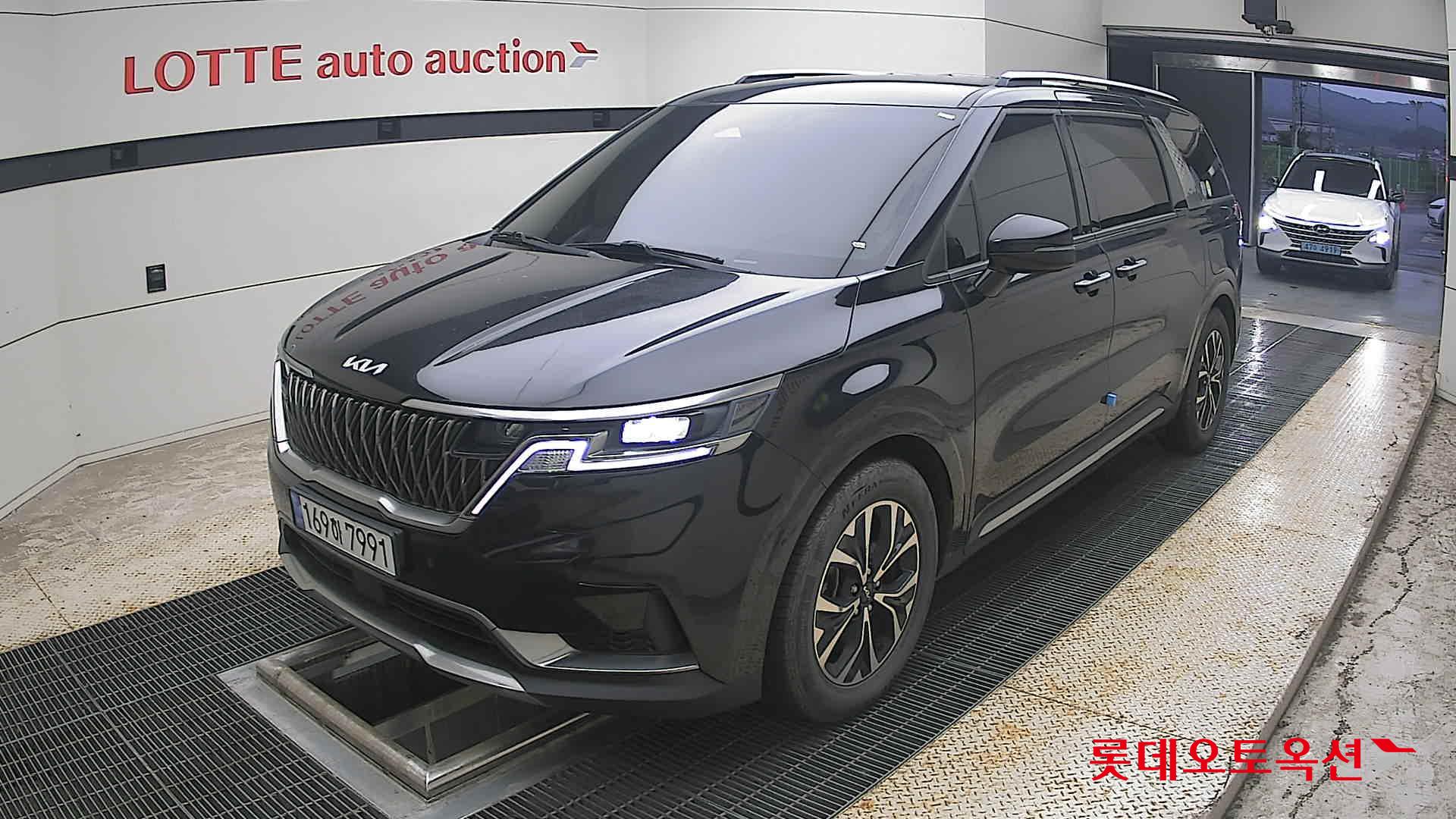2023 - kia carnival
